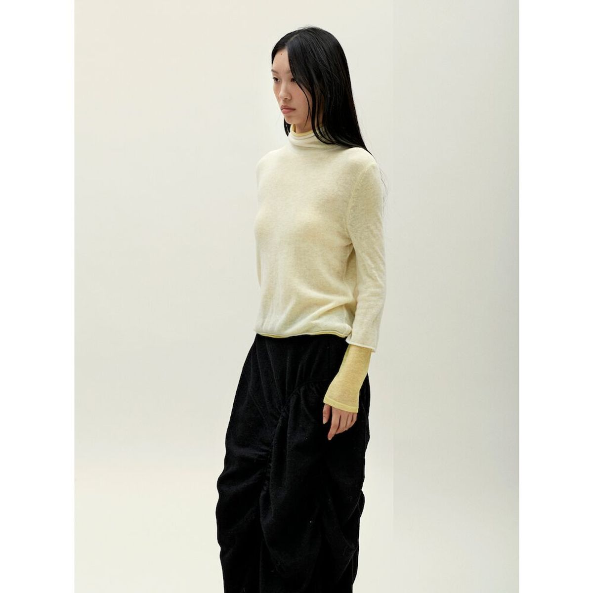 앙개(ANGGAE) Layered Two Tone Turtleneck  Lemon