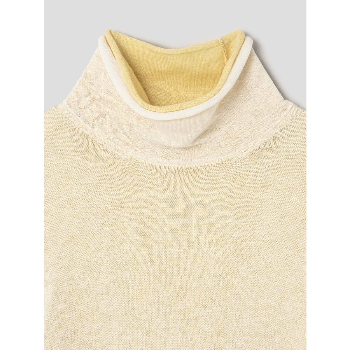 앙개(ANGGAE) Layered Two Tone Turtleneck  Lemon