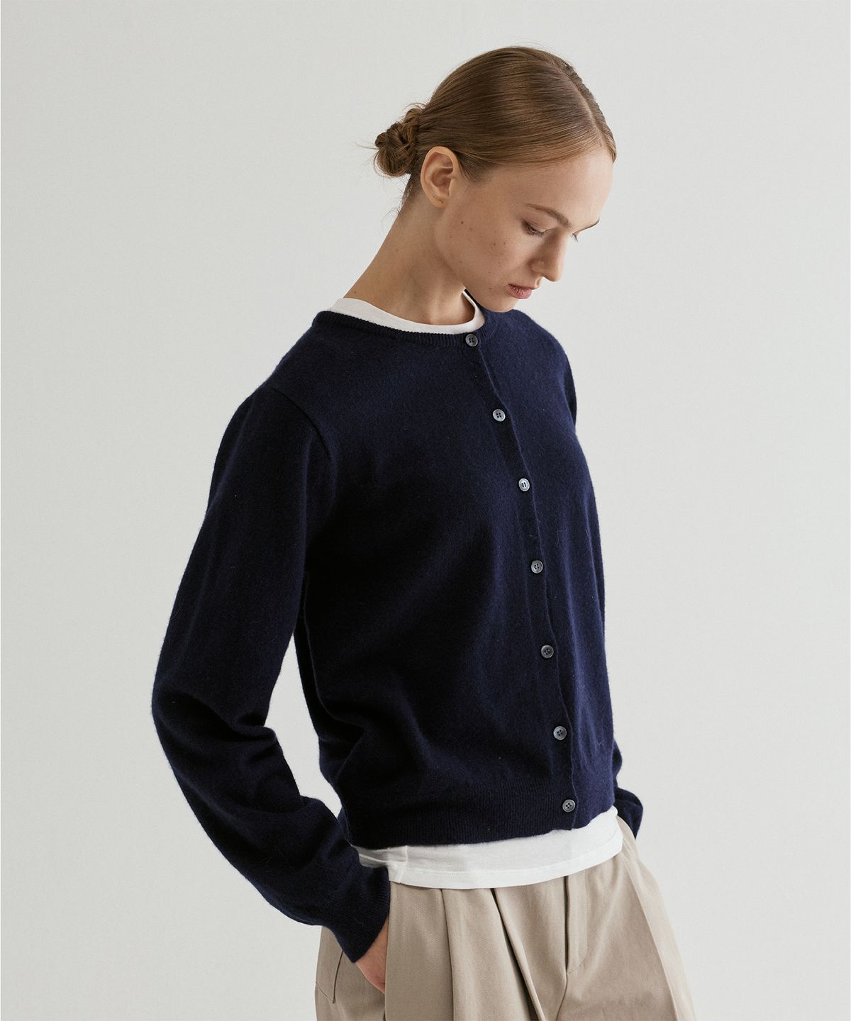프롬웨얼(FROMWHERE) Wool Crew-neck Cardigan Navy