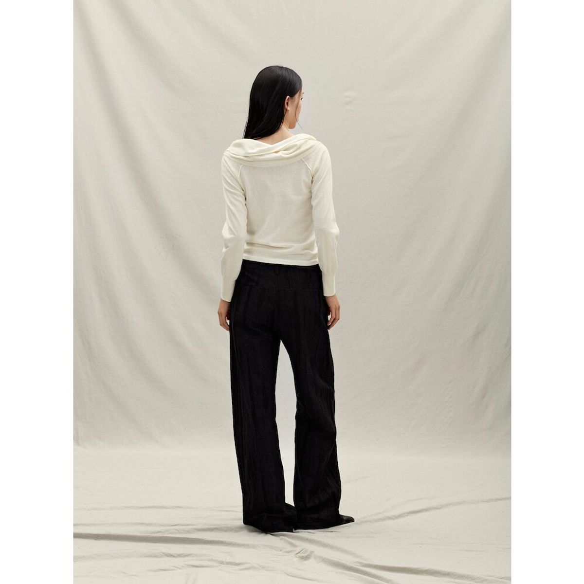 앙개(ANGGAE) Off Shoulder Pullover  Ivory