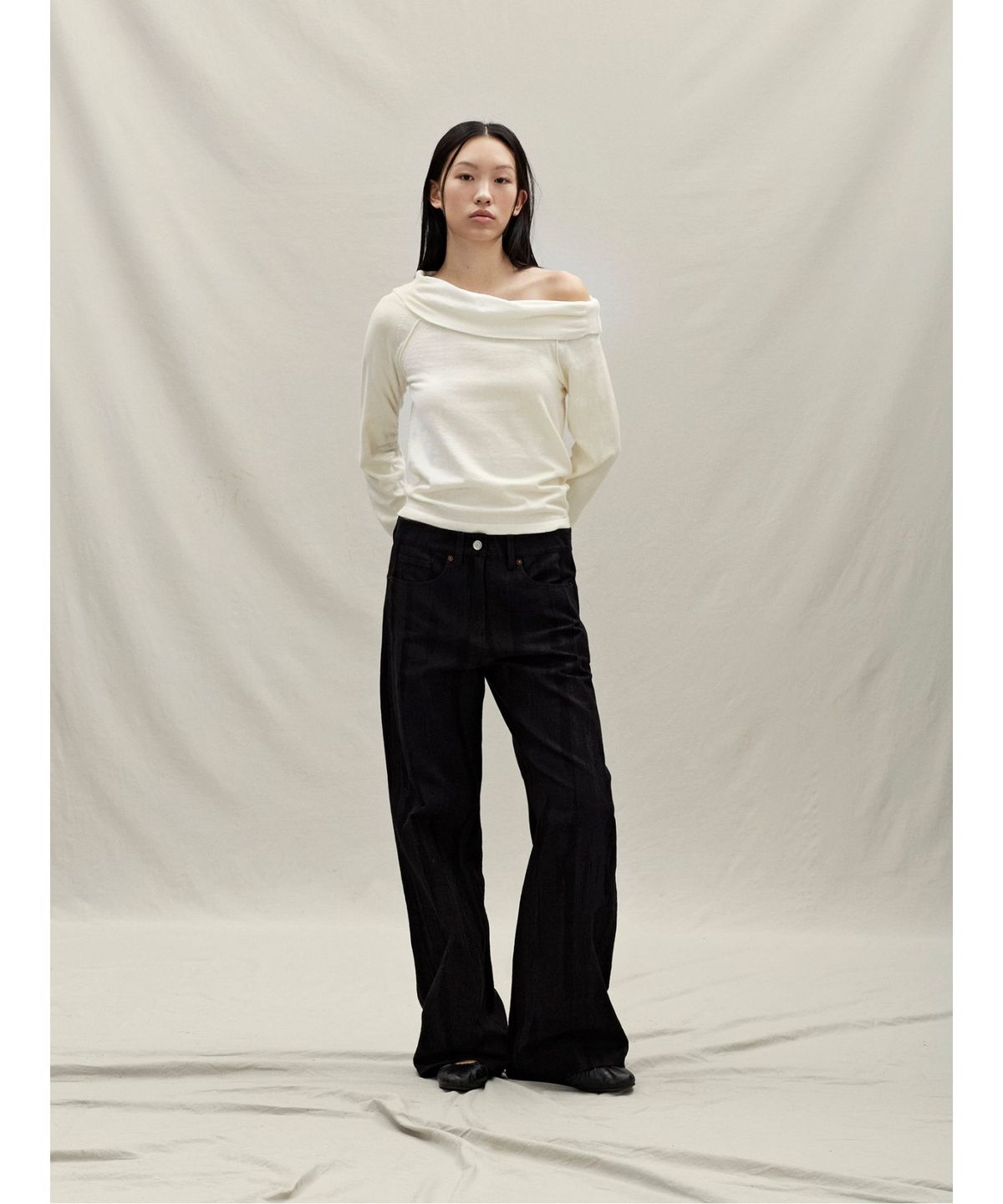 앙개(ANGGAE) Off Shoulder Pullover  Ivory
