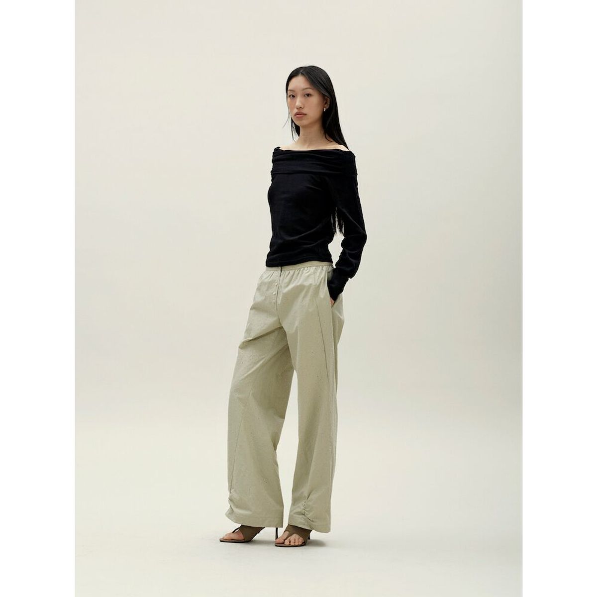 앙개(ANGGAE) Off Shoulder Pullover  Black