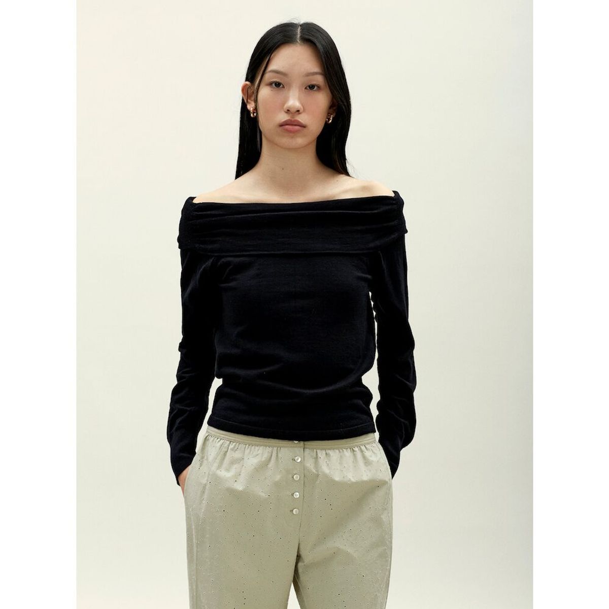 앙개(ANGGAE) Off Shoulder Pullover  Black
