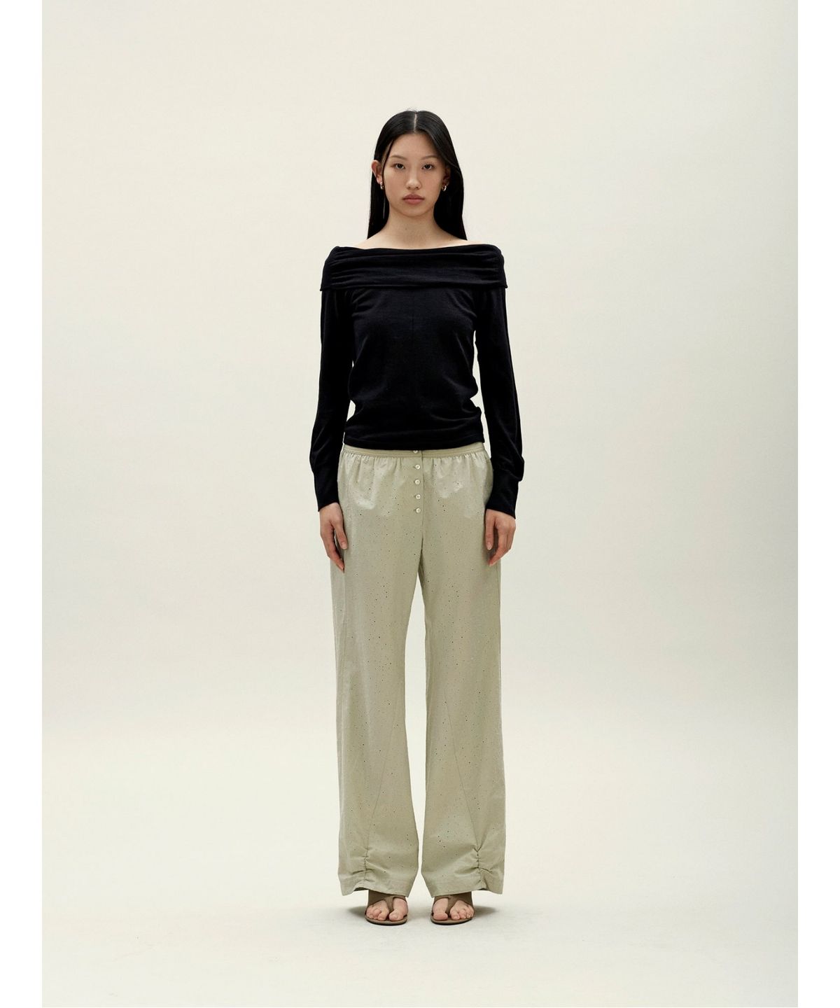 앙개(ANGGAE) Off Shoulder Pullover  Black