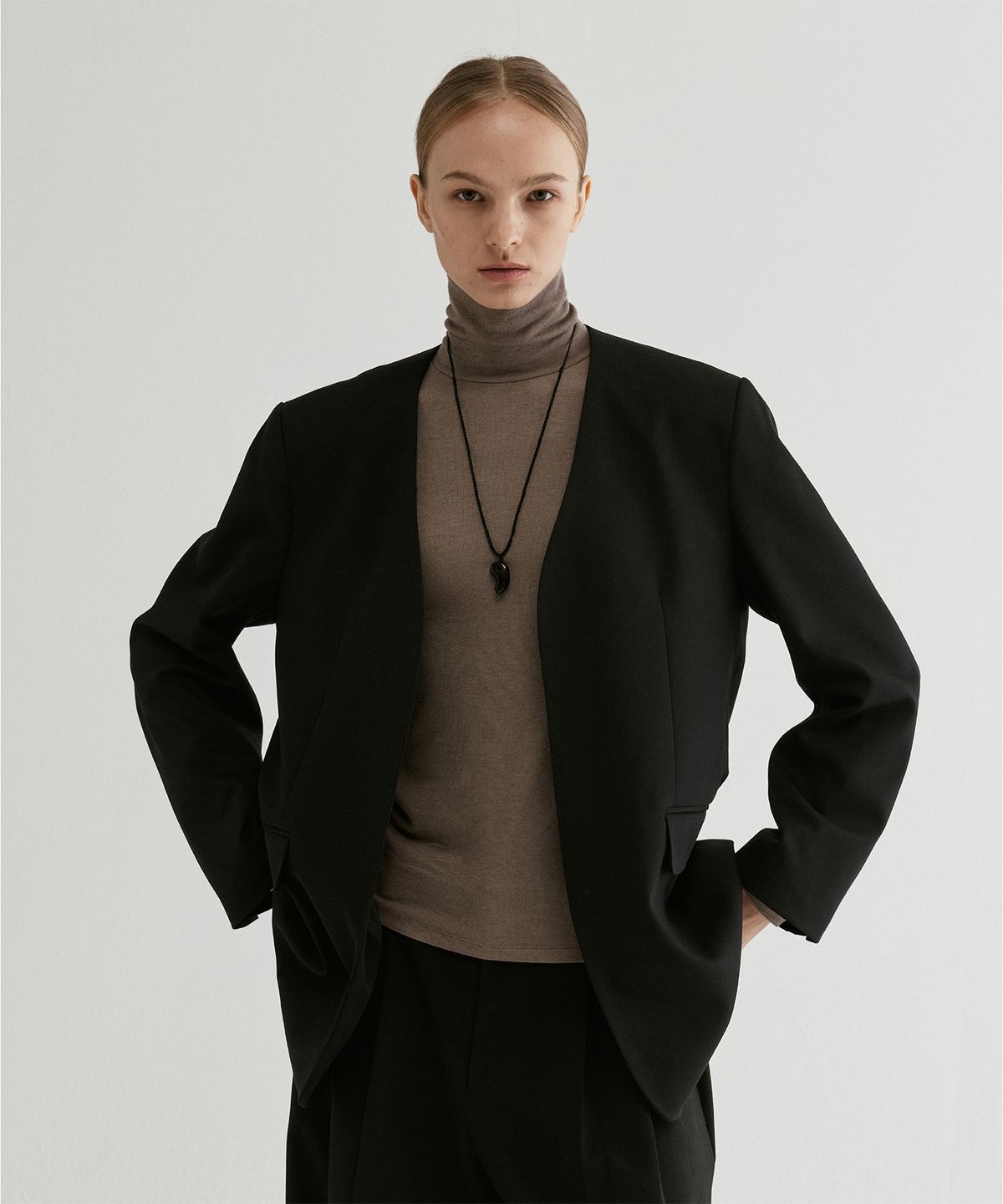 프롬웨얼(FROMWHERE) Long Sleeve Turtleneck Top Beige
