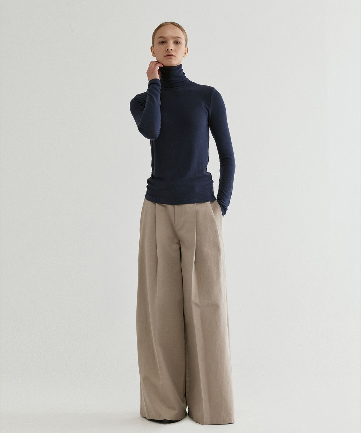 프롬웨얼(FROMWHERE) Long Sleeve Turtleneck Top Navy