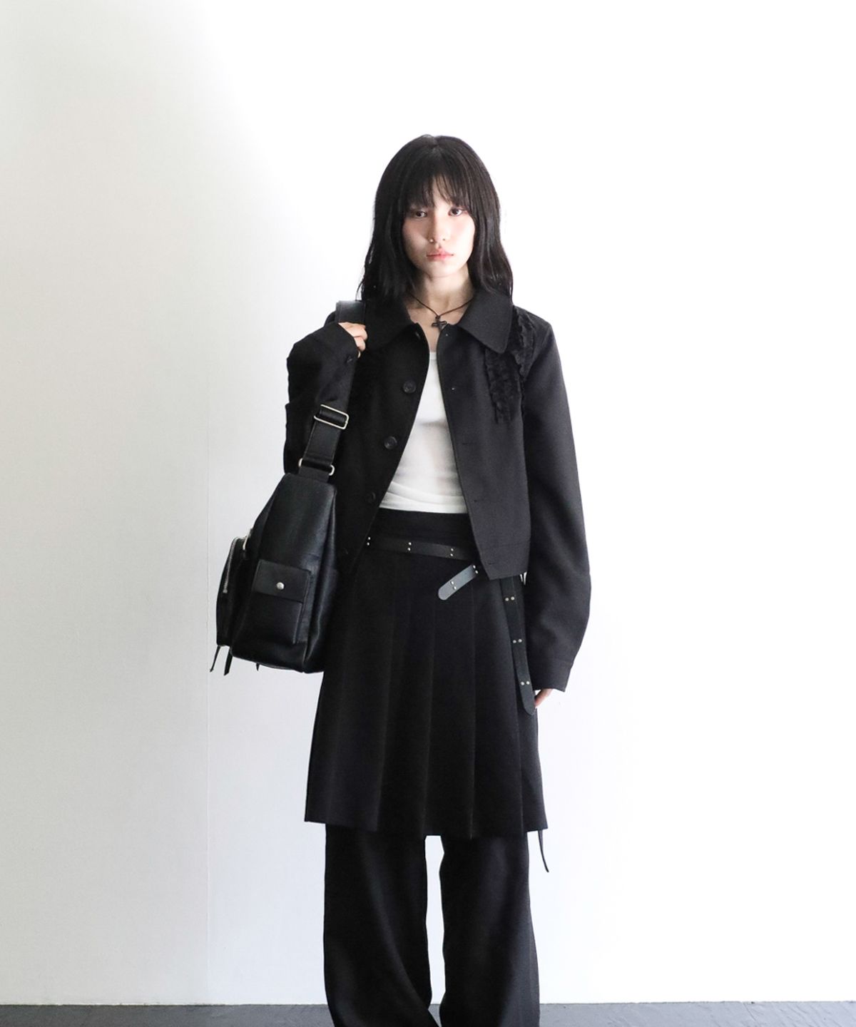 이우가마카라스(IUGAMAKARAS) Multi Pocket Leather Bag (Black)