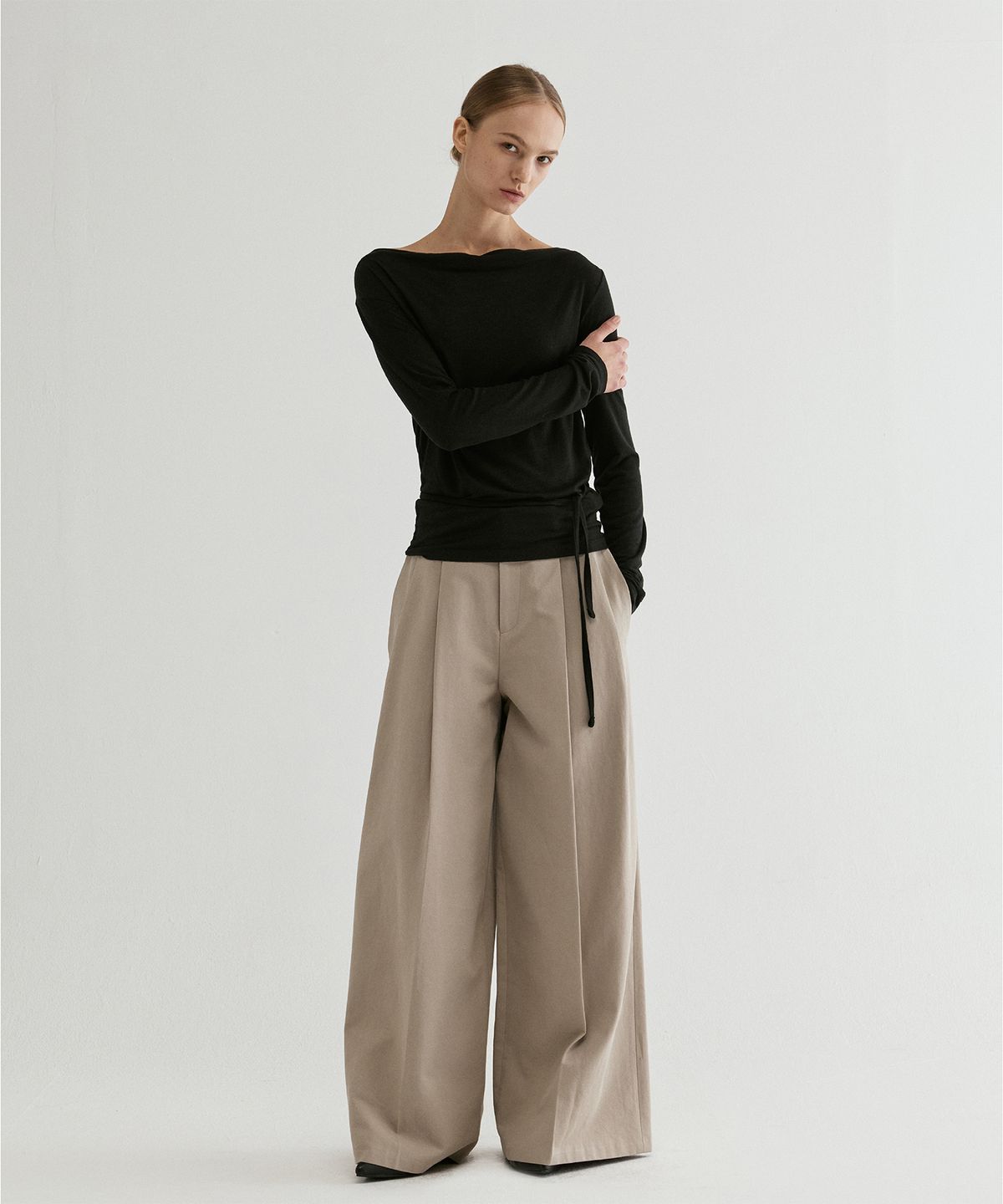 프롬웨얼(FROMWHERE) Drape Boat Neck Tie-Waist Top Black