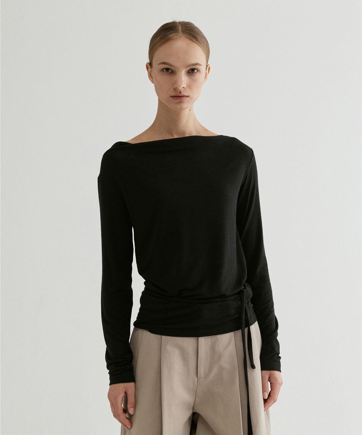 프롬웨얼(FROMWHERE) Drape Boat Neck Tie-Waist Top Black