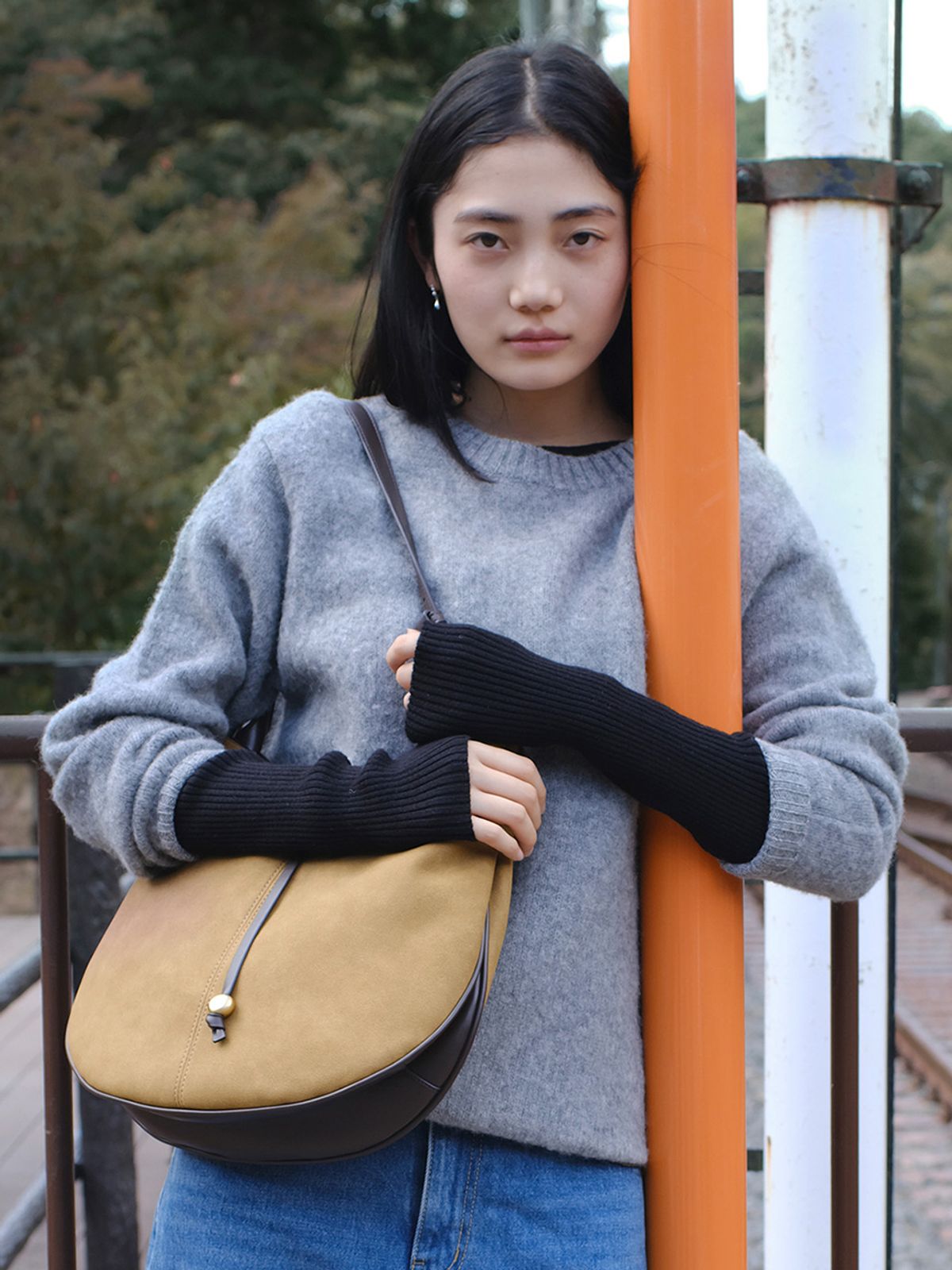 데누(DENU) [아울렛]Ova Hobo Bag [Suede Camel]