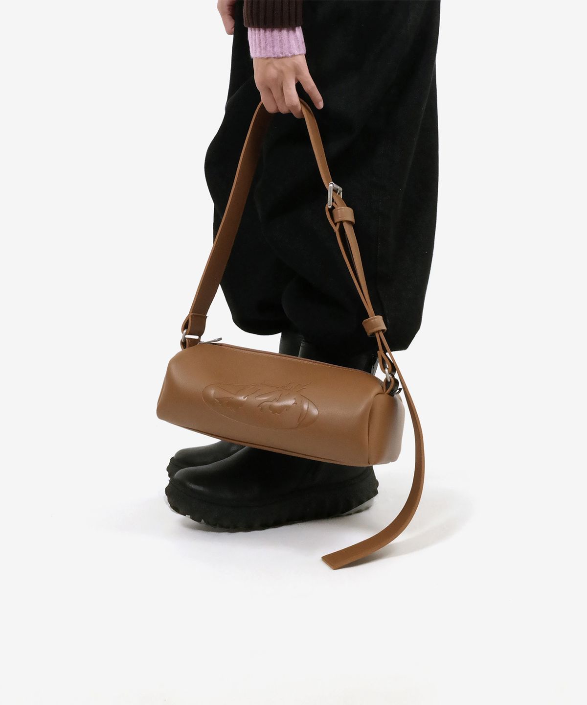 이네크(INNEQ) Chunky Buckle Air Bag Eye-Camel
