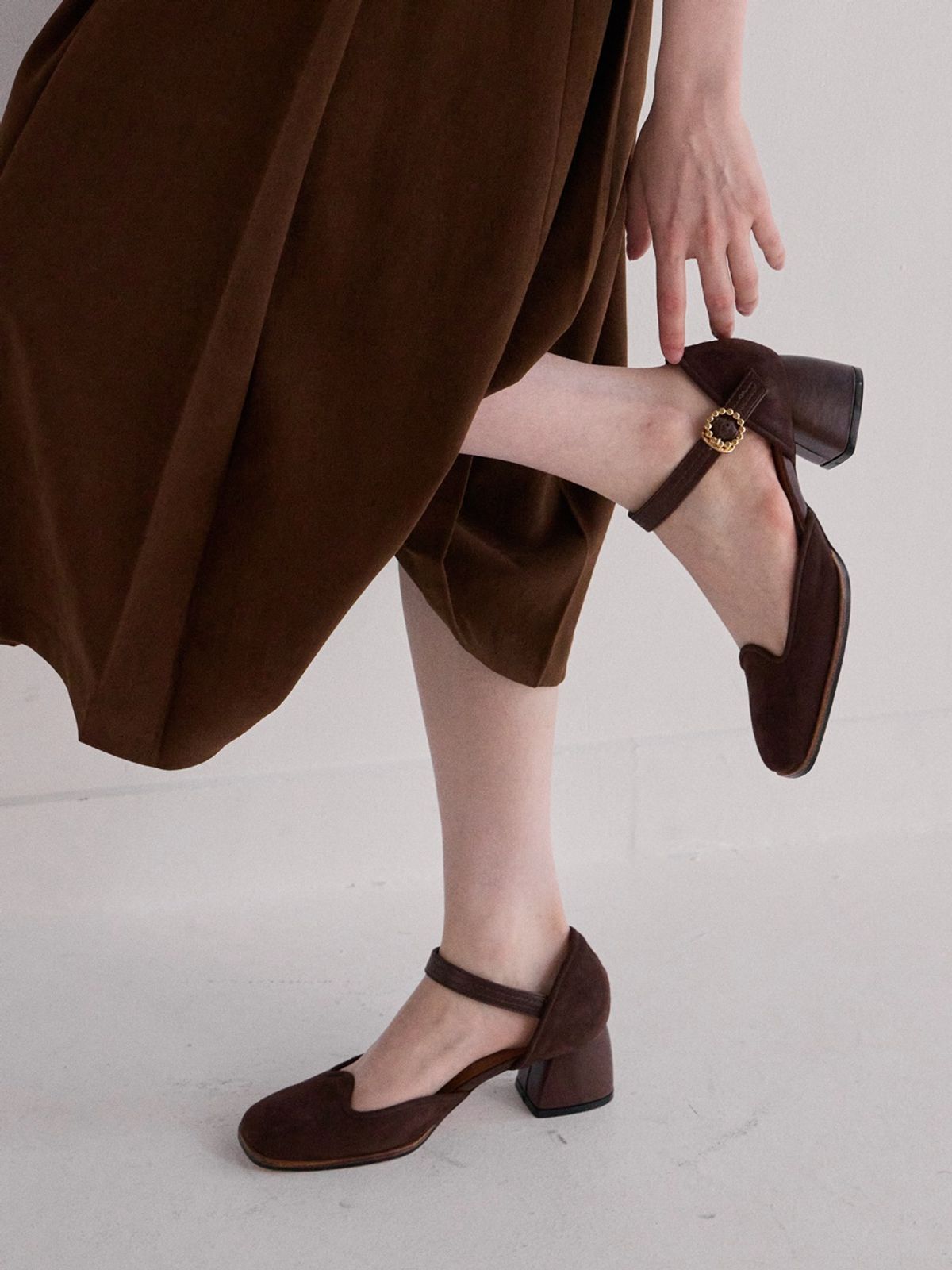 쥬다르(JEU DART) sarah maryjane pumps suede brown