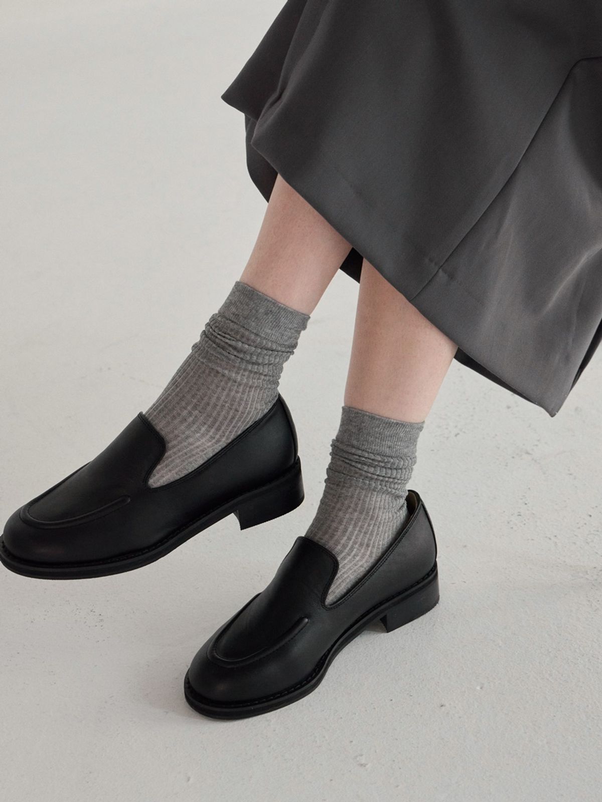 쥬다르(JEU DART) blanc round loafer  black