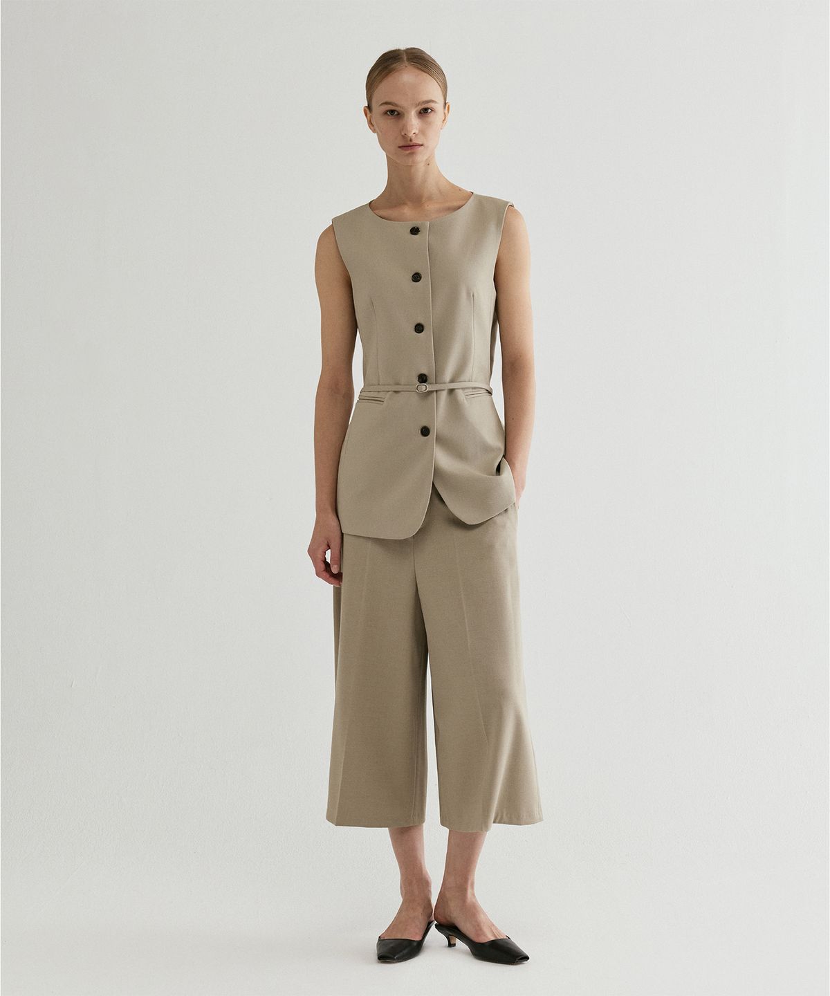 프롬웨얼(FROMWHERE) Belted Sleeveless Tailored Vest Beige