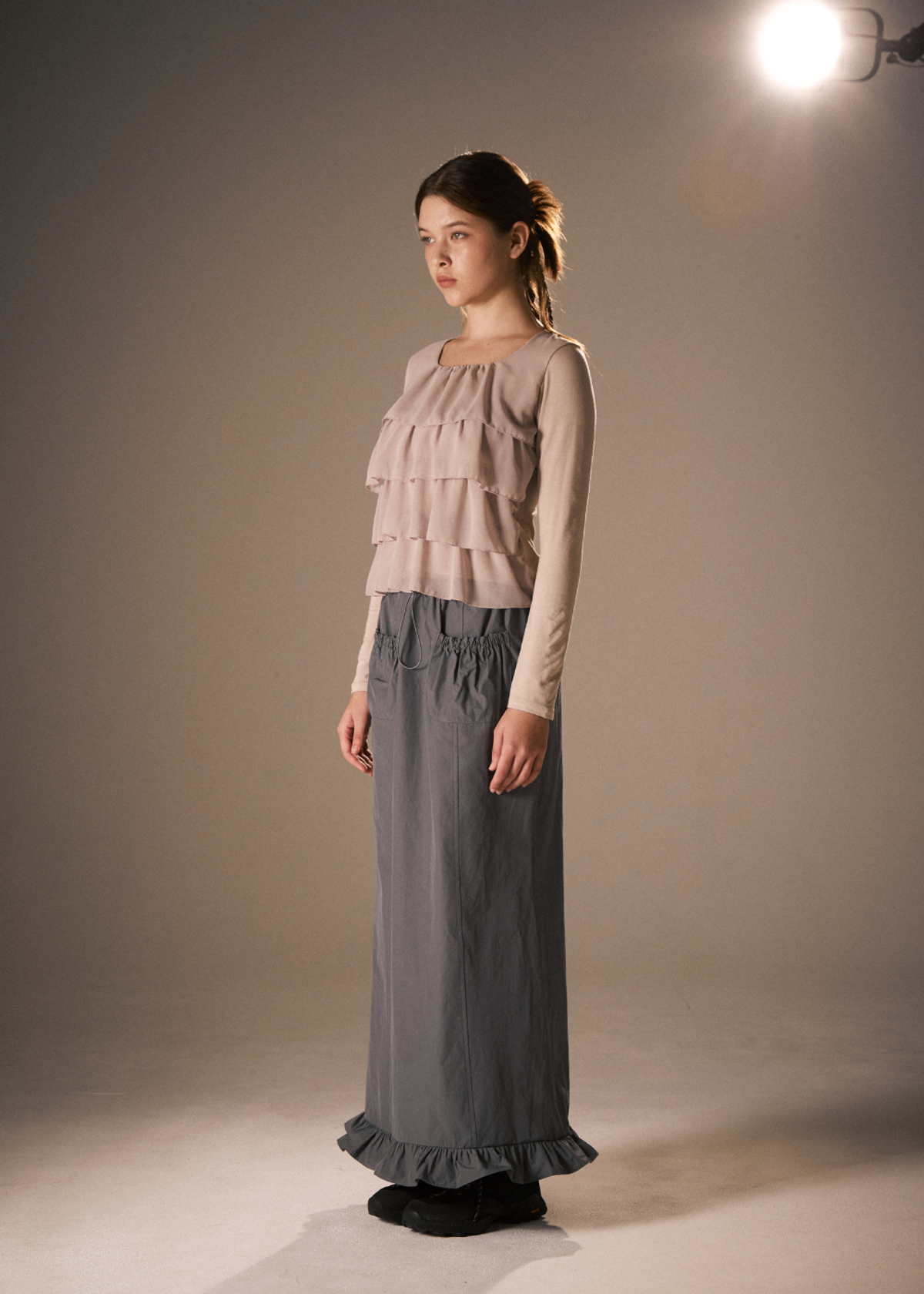 피브스피브스(PEEVES PEEVES) Frill Mermaid Maxi Skirt / Charcoal