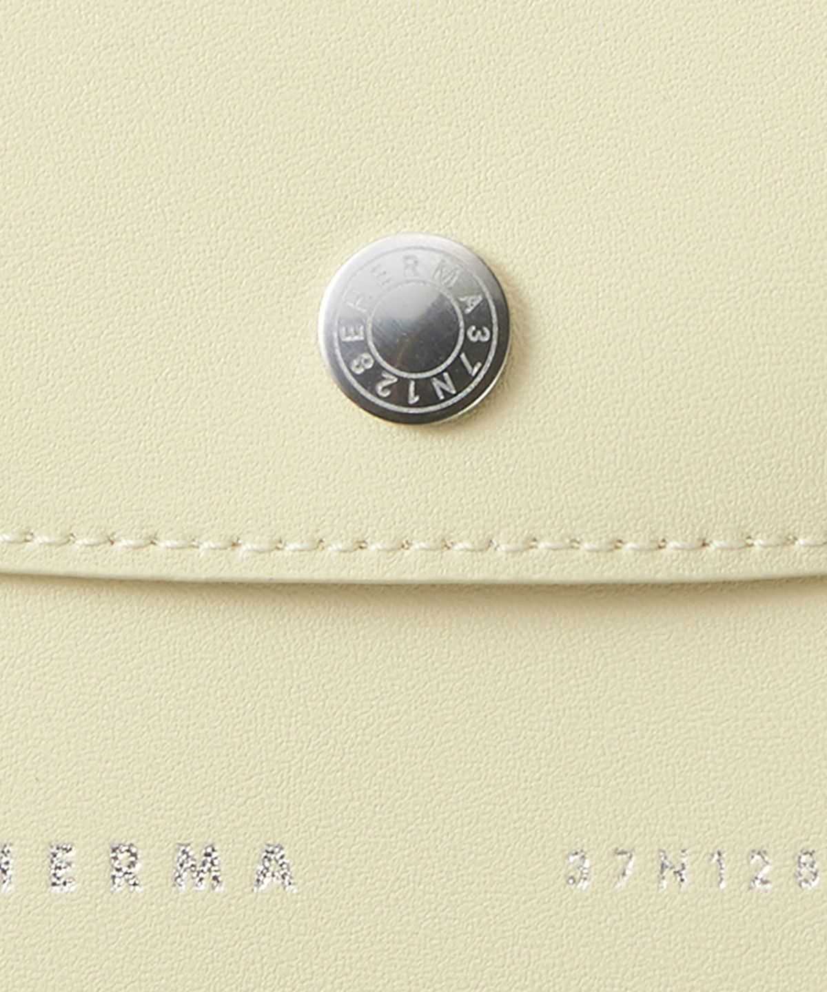 헤르마(HERMA) 쁘띠 체인 지갑 버터