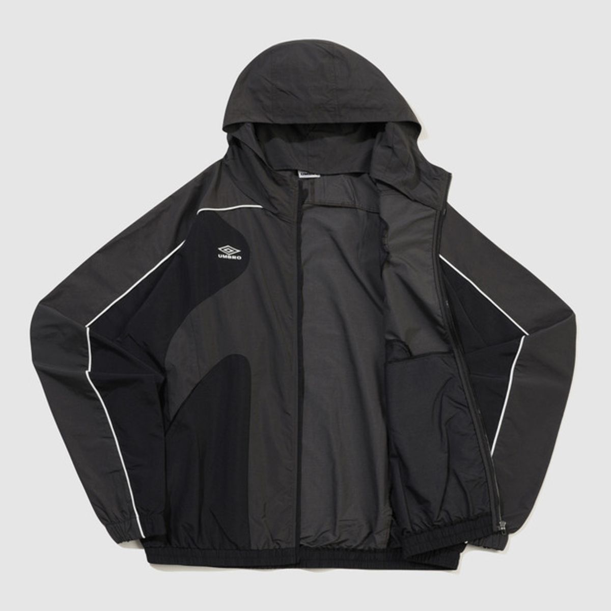 엄브로(UMBRO) [UMBRO X SLAM JAM] Rose Crest 마스크 자켓 블랙 UQ411CJKO2