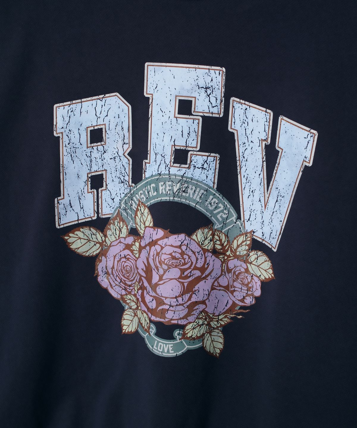 러스틱 레버리(RUSTIC REVERIE) REV 로즈 엠블럼 스웨트셔츠 [네이비]