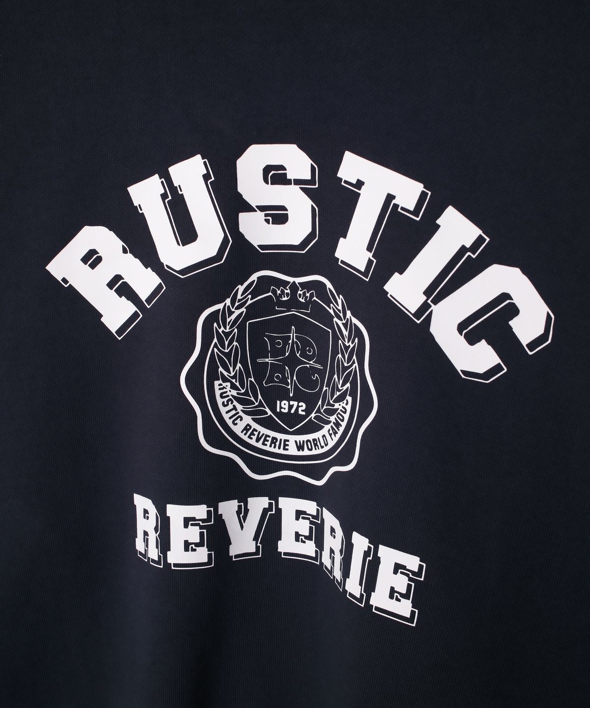 러스틱 레버리(RUSTIC REVERIE) 헤리티지 엠블럼 스웨트셔츠 [네이비]