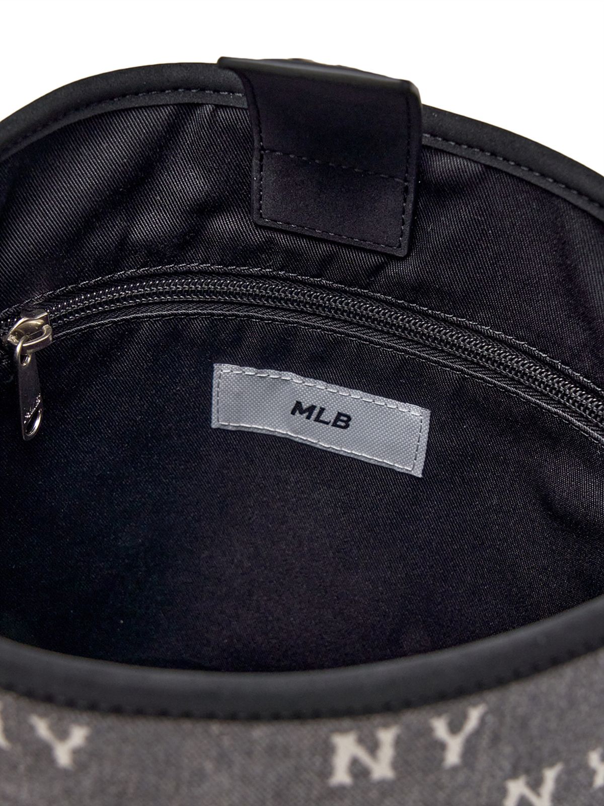 엠엘비(MLB) 클래식 모노그램 빈티지 데님 버킷백 NY (Charcoal Grey)