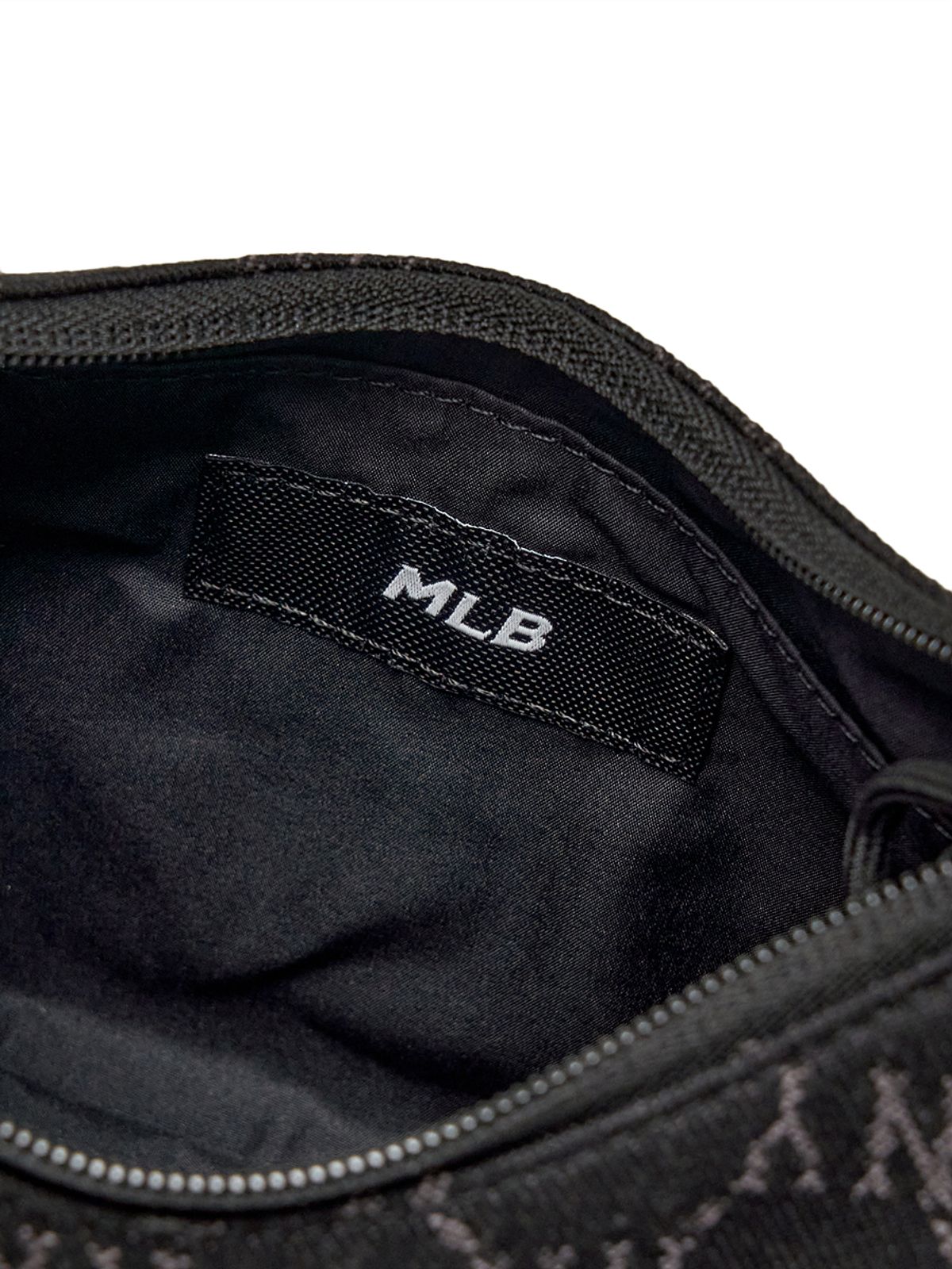 엠엘비(MLB) 다이아 모노그램 데님 JQD 호보백 NY (Black)