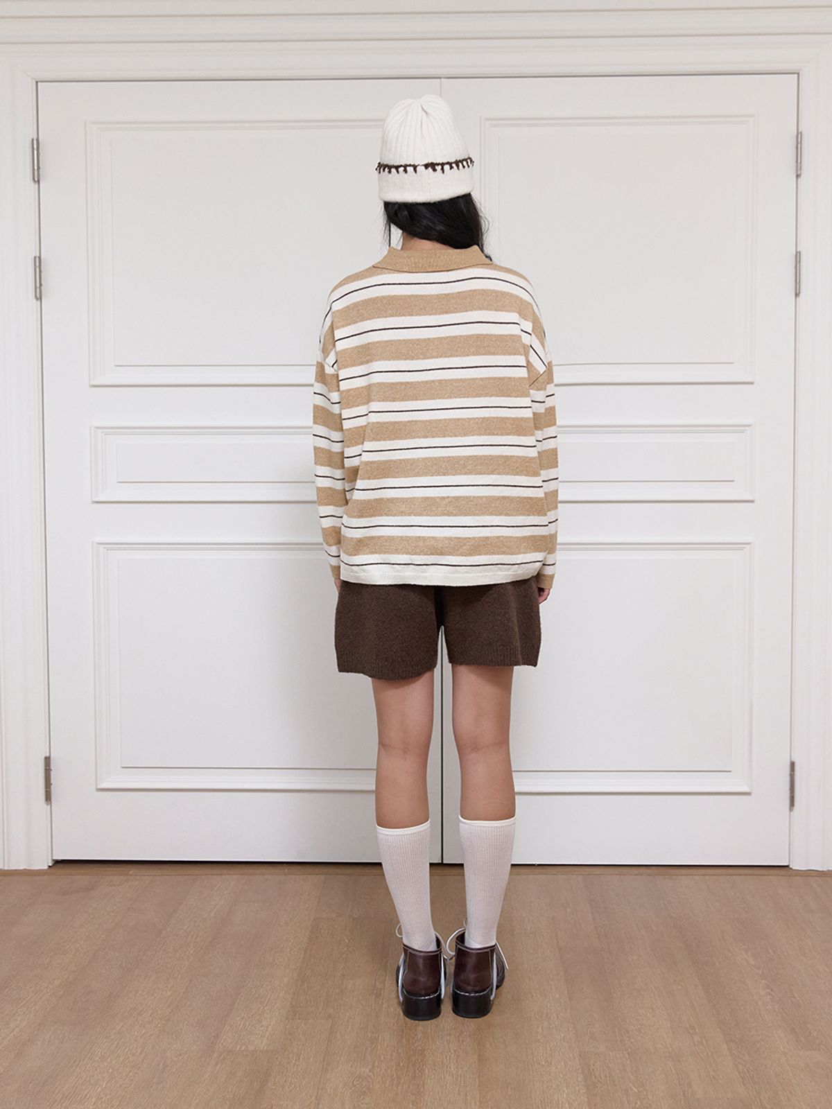 민더리(MEENDERI) MULTI STRIPE COLLARED KNIT TOP - BEIGE