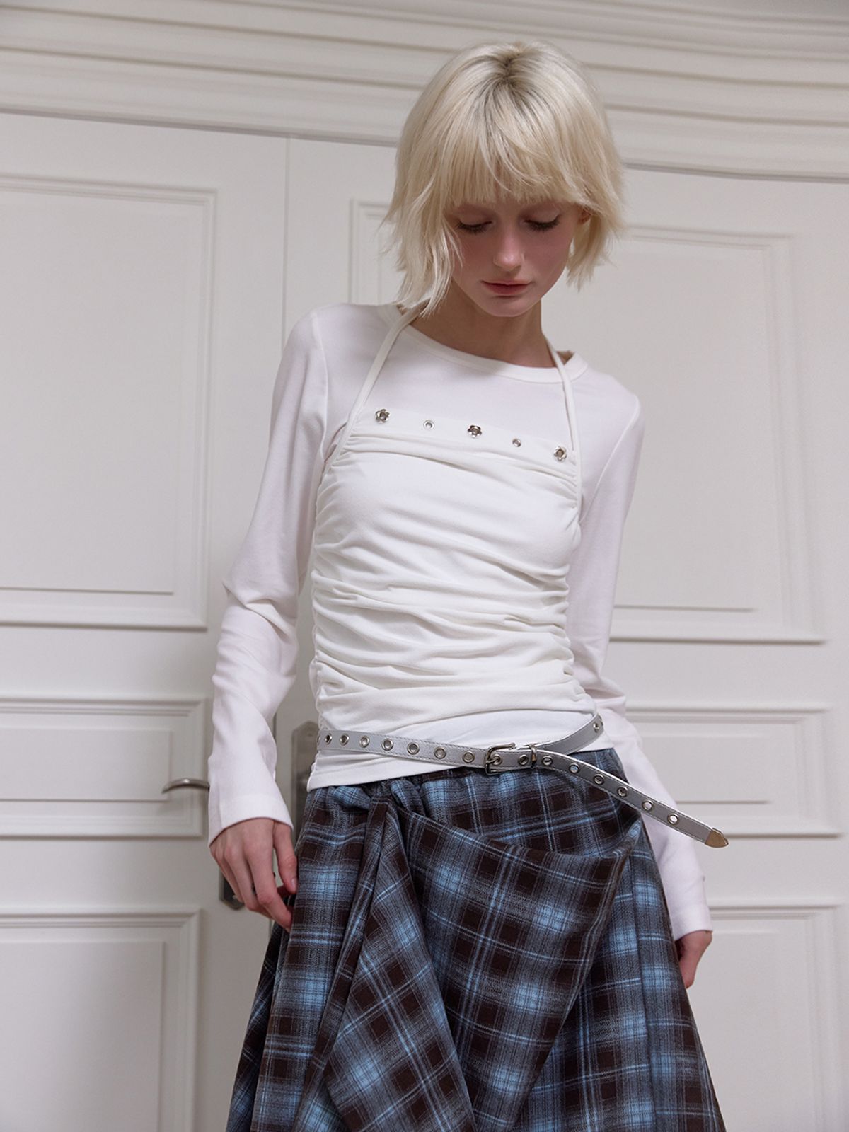 민더리(MEENDERI) FLOWER EYELET SHIRRING SLEEVELESS - WHITE
