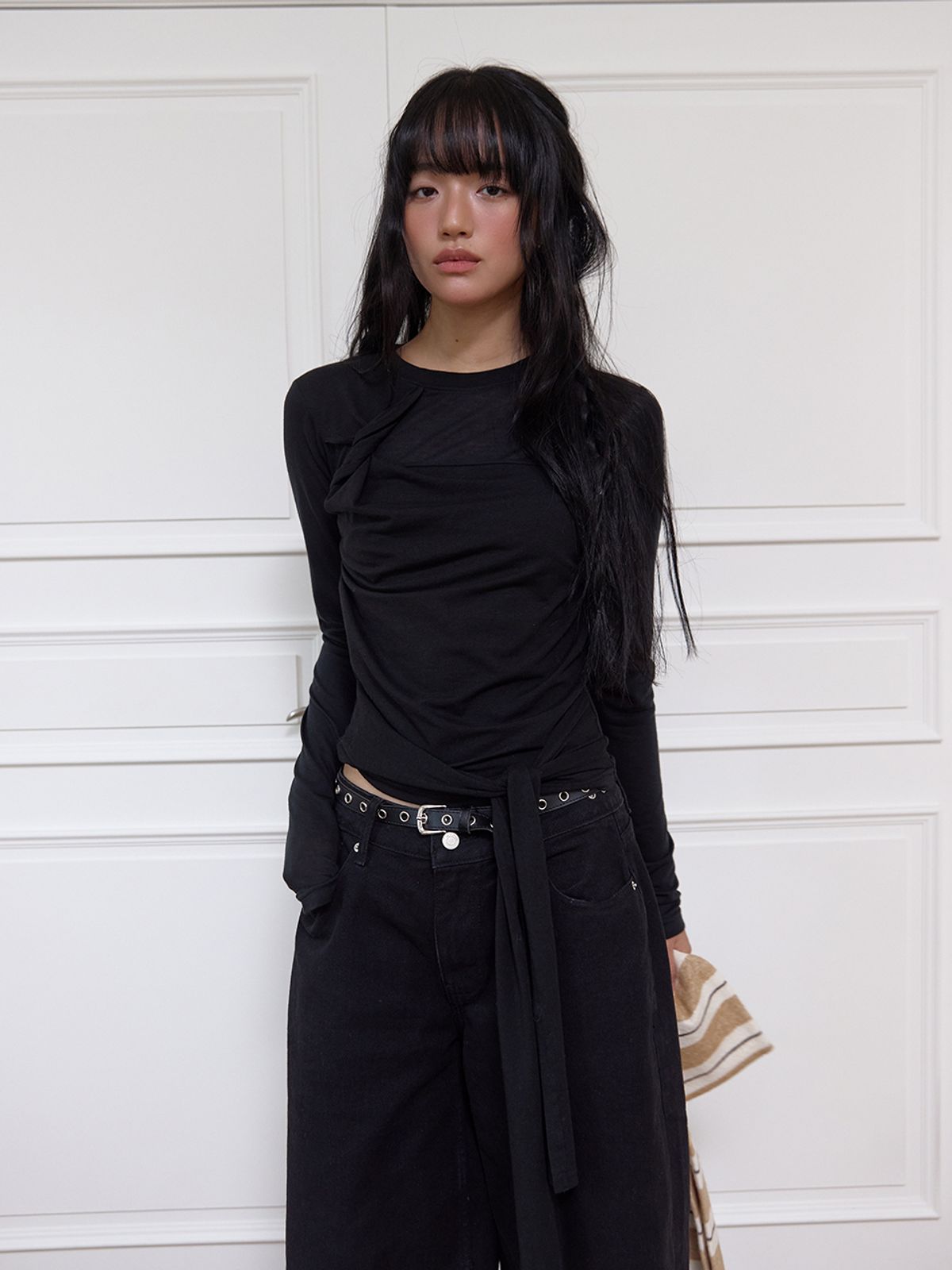 민더리(MEENDERI) TWIST SHEER TIED TOP - BLACK