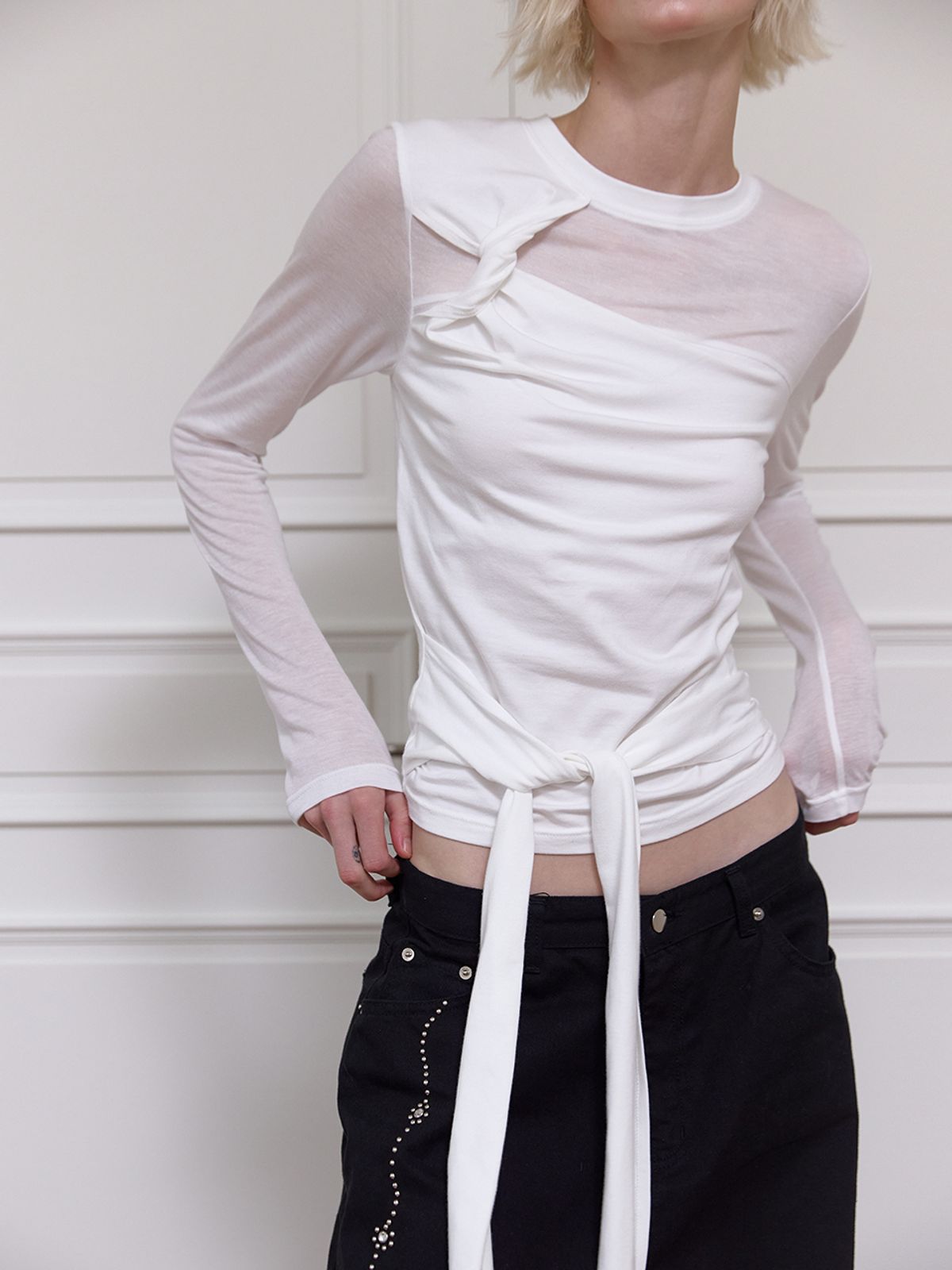 민더리(MEENDERI) TWIST SHEER TIED TOP - WHITE