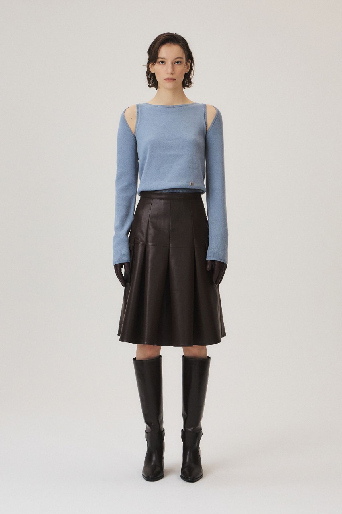 쿠메(KUMÉ) Vegan Leather Pleated Cargo Skirt, Burgundy