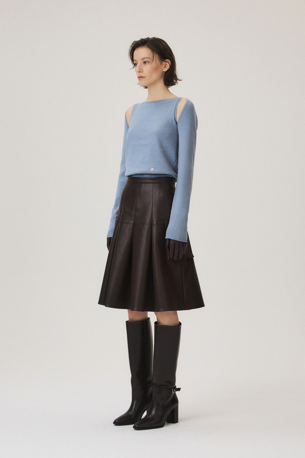 쿠메(KUMÉ) Vegan Leather Pleated Cargo Skirt, Burgundy