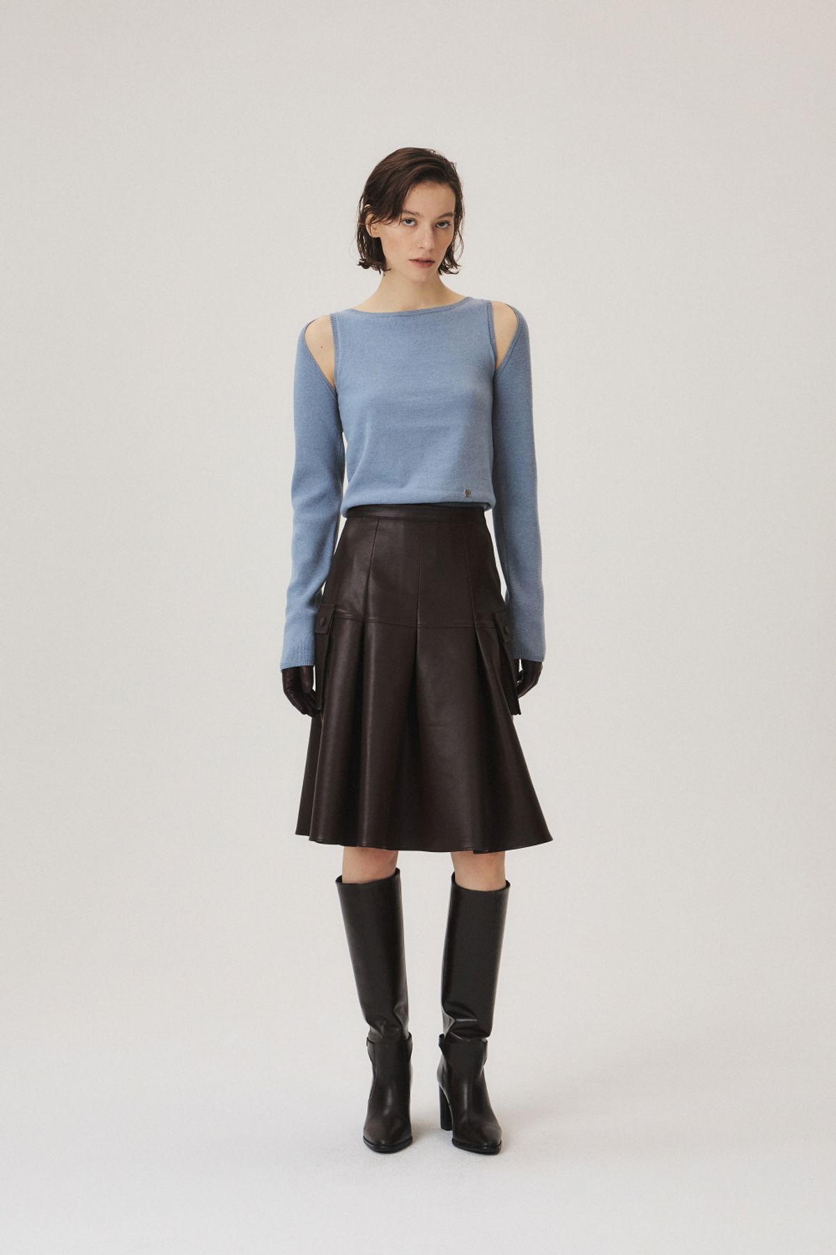 쿠메(KUMÉ) Vegan Leather Pleated Cargo Skirt, Burgundy