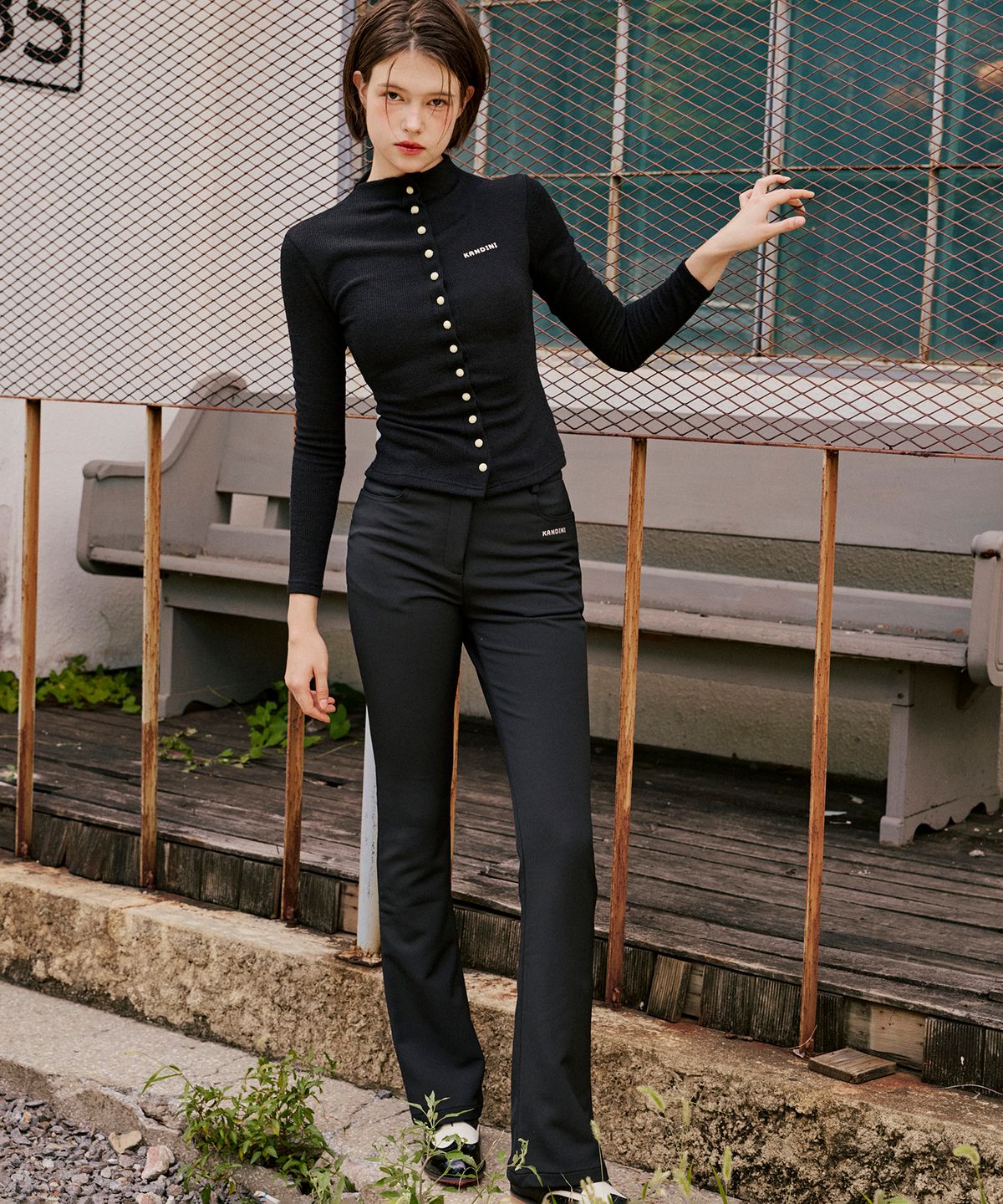 칸디니(KANDINI) 블랙 버튼업 가디건