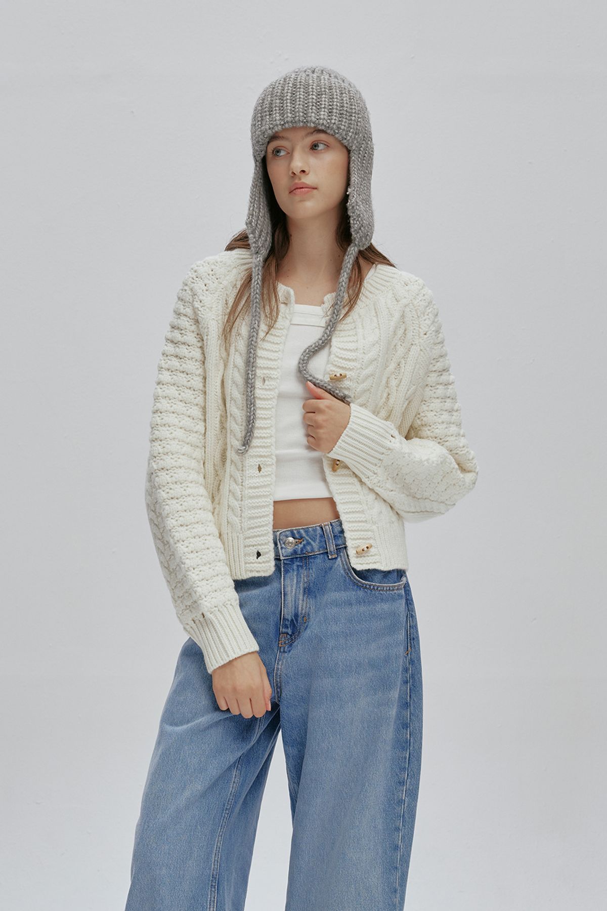 애프터아워즈(AFTERHOURS) COZY CABLE KNIT CARDIGAN (IVORY)