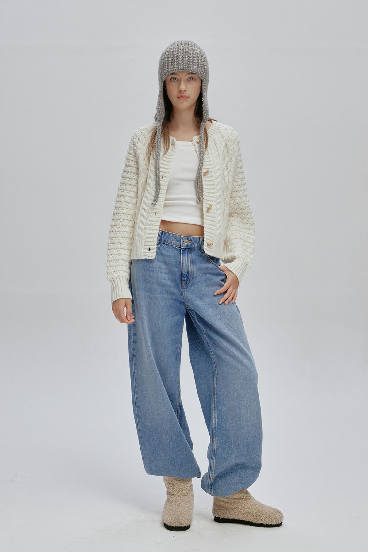 애프터아워즈(AFTERHOURS) COZY CABLE KNIT CARDIGAN (IVORY)