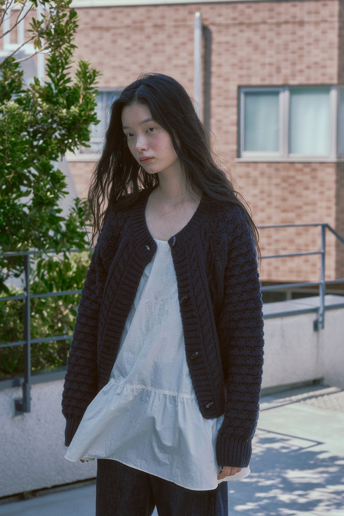 애프터아워즈(AFTERHOURS) COZY CABLE KNIT CARDIGAN (NAVY)