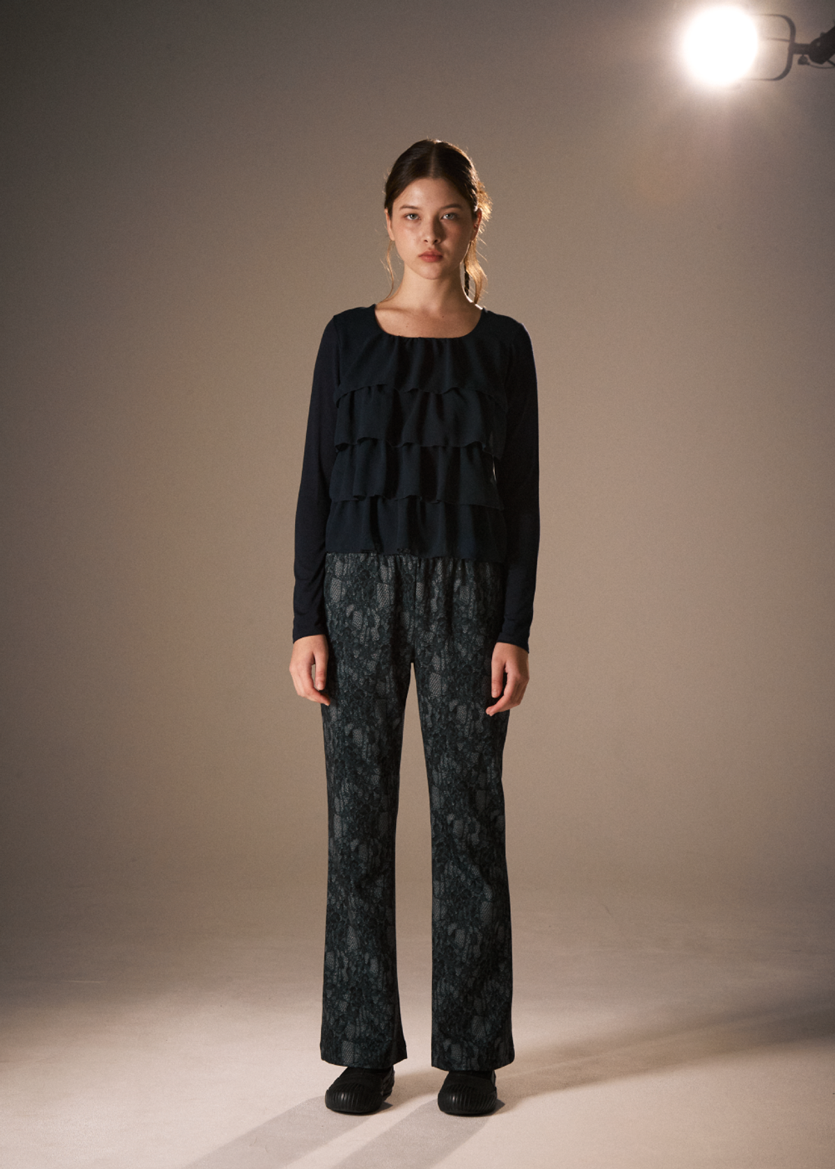 피브스피브스(PEEVES PEEVES) Tiered Ruffle Long Sleeve Top / Navy