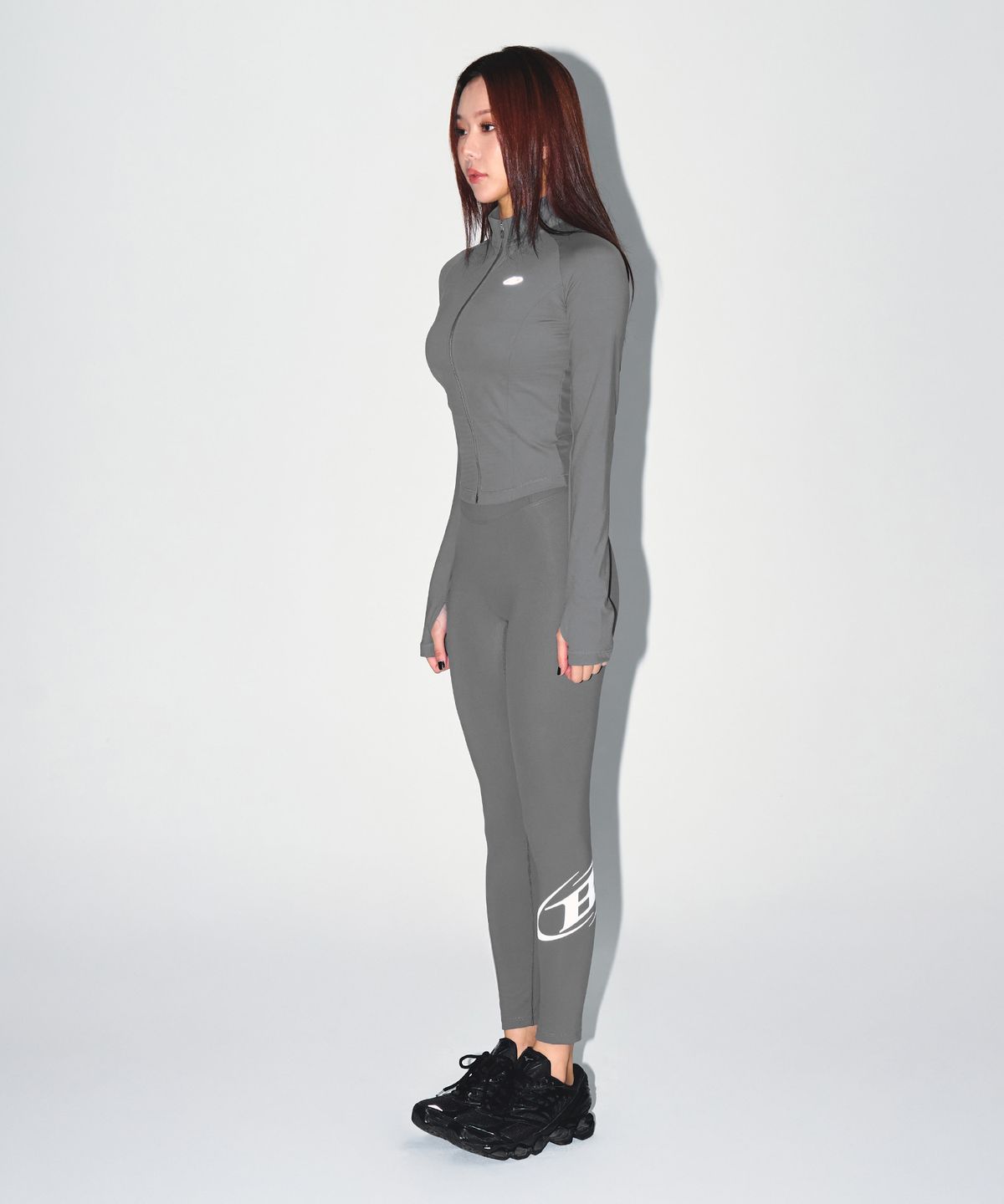 본투윈(BORN TO WIN) W SYMBOL B FLEECE LONG LEGGINGS [CHARCOAL]