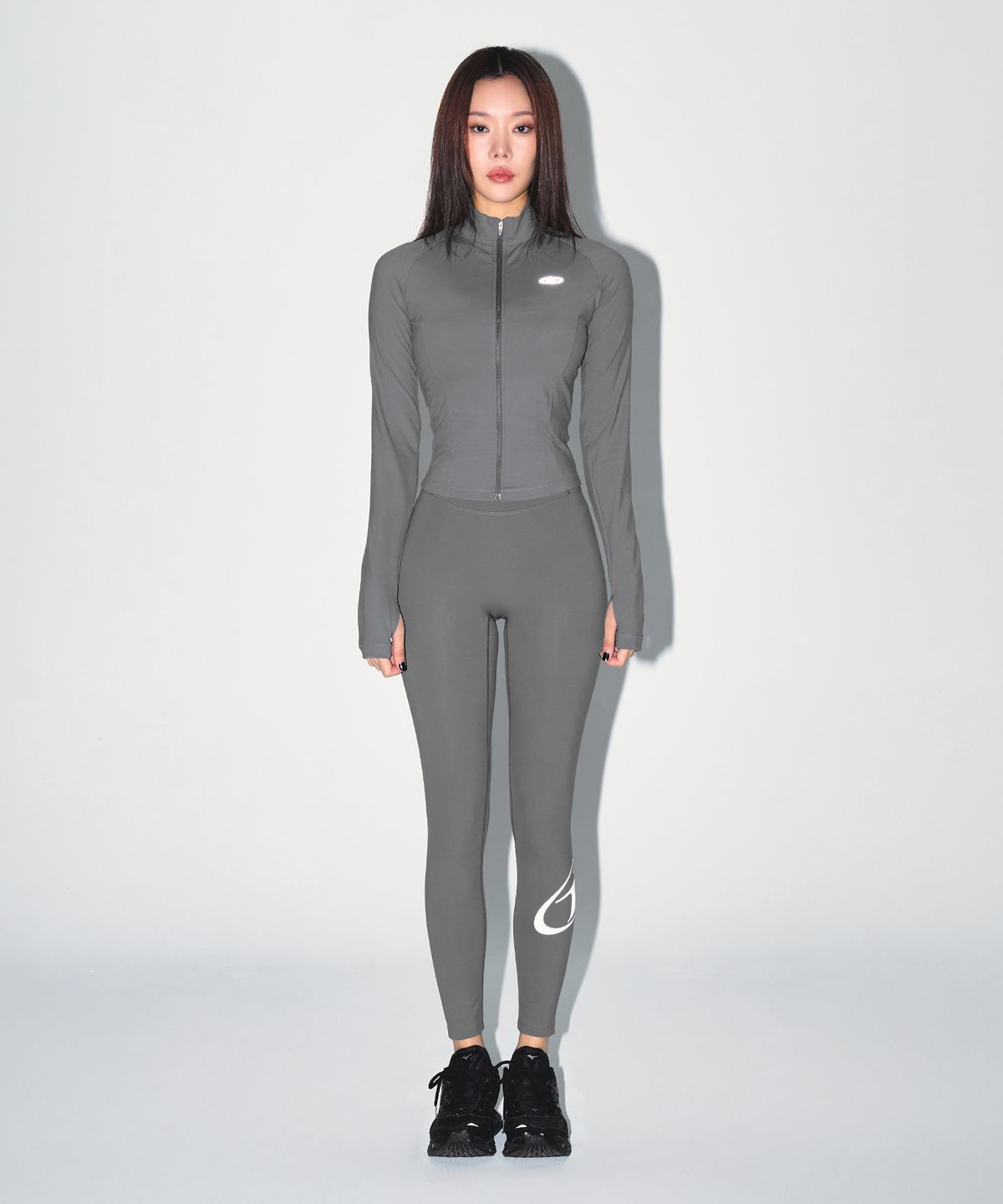 본투윈(BORN TO WIN) W SYMBOL B FLEECE LONG LEGGINGS [CHARCOAL]
