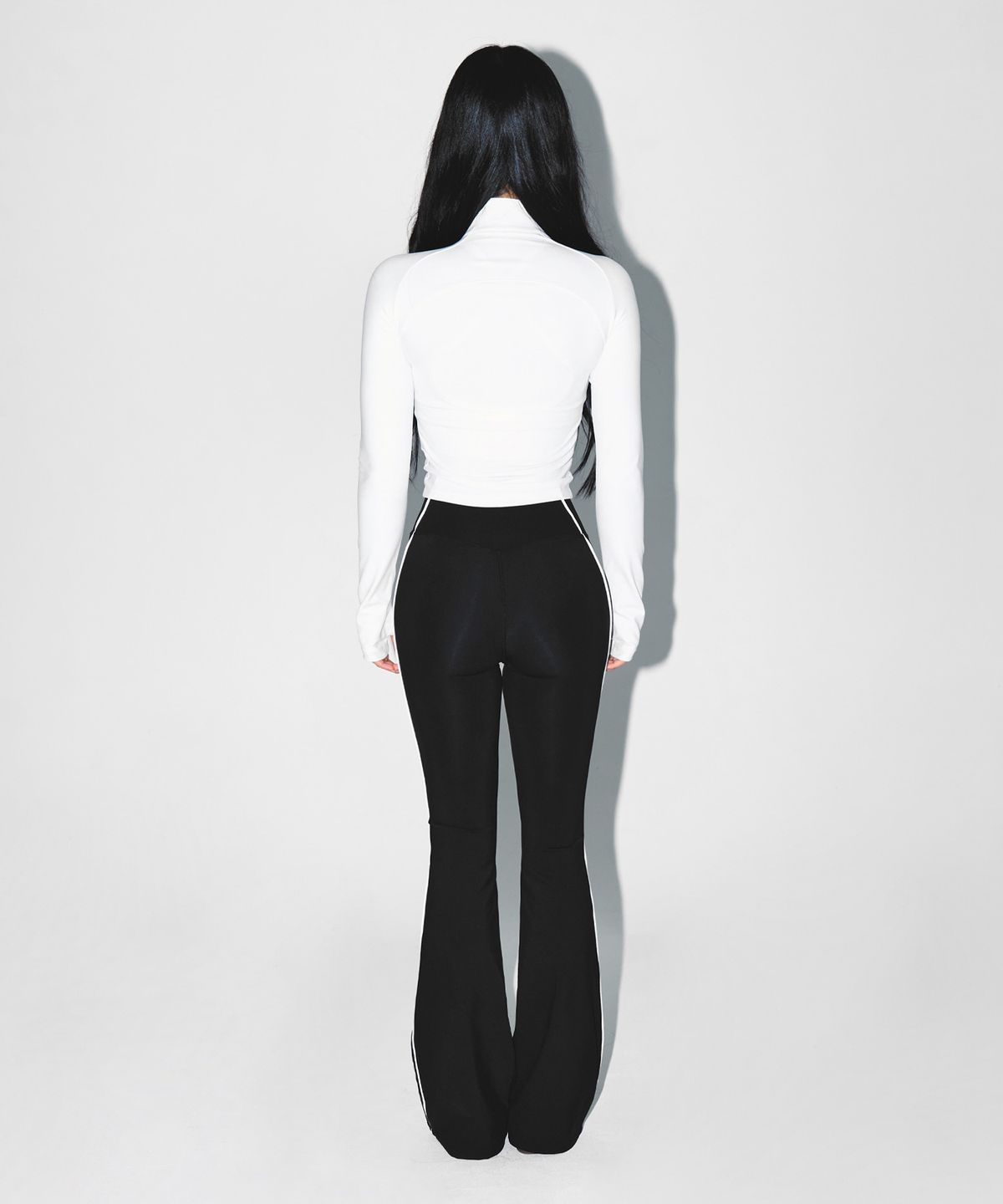 본투윈(BORN TO WIN) W PIPING FLEECE BOOTS CUT LEGGINGS [BLACK]