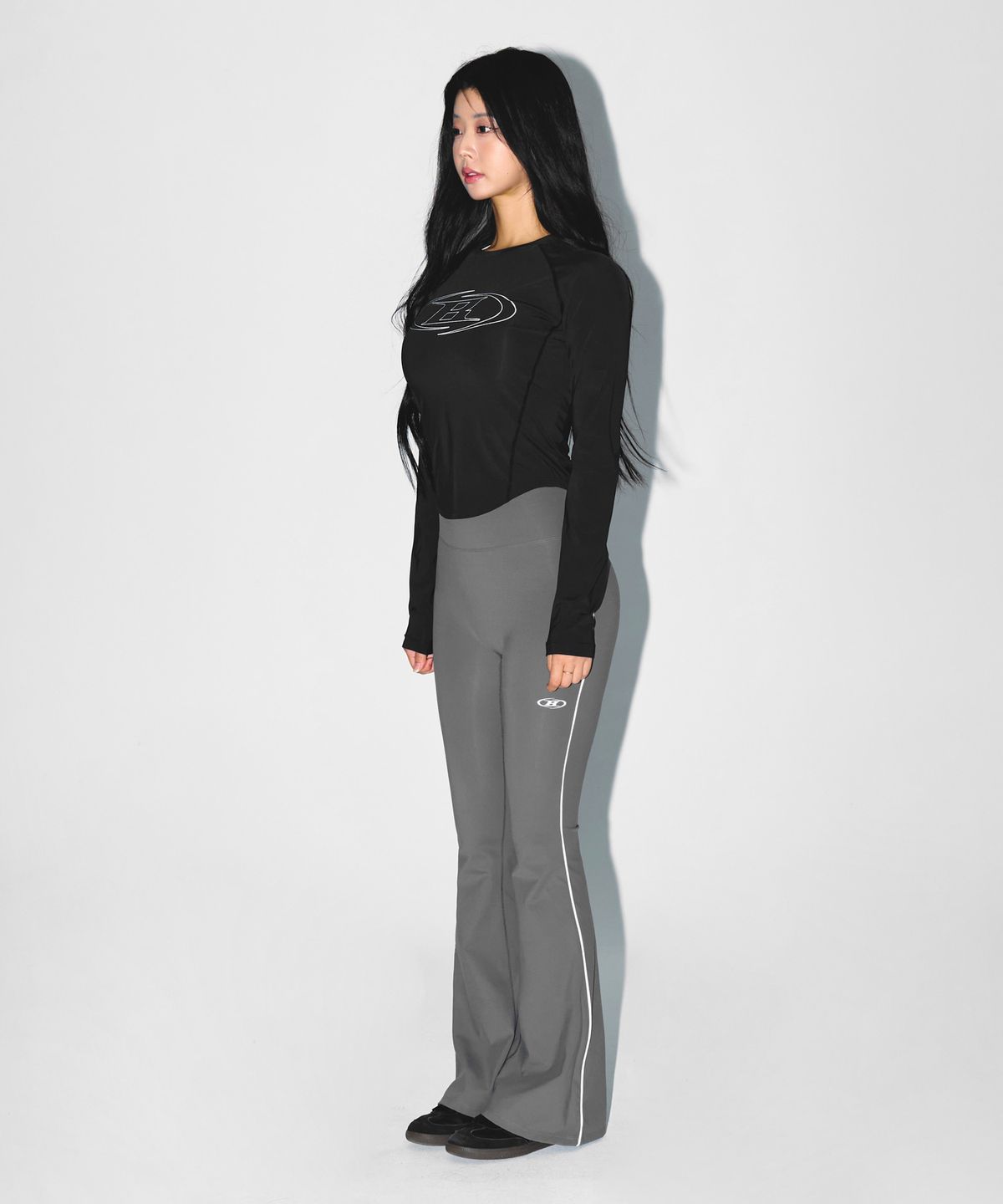 본투윈(BORN TO WIN) W PIPING FLEECE BOOTS CUT LEGGINGS [CHARCOAL]