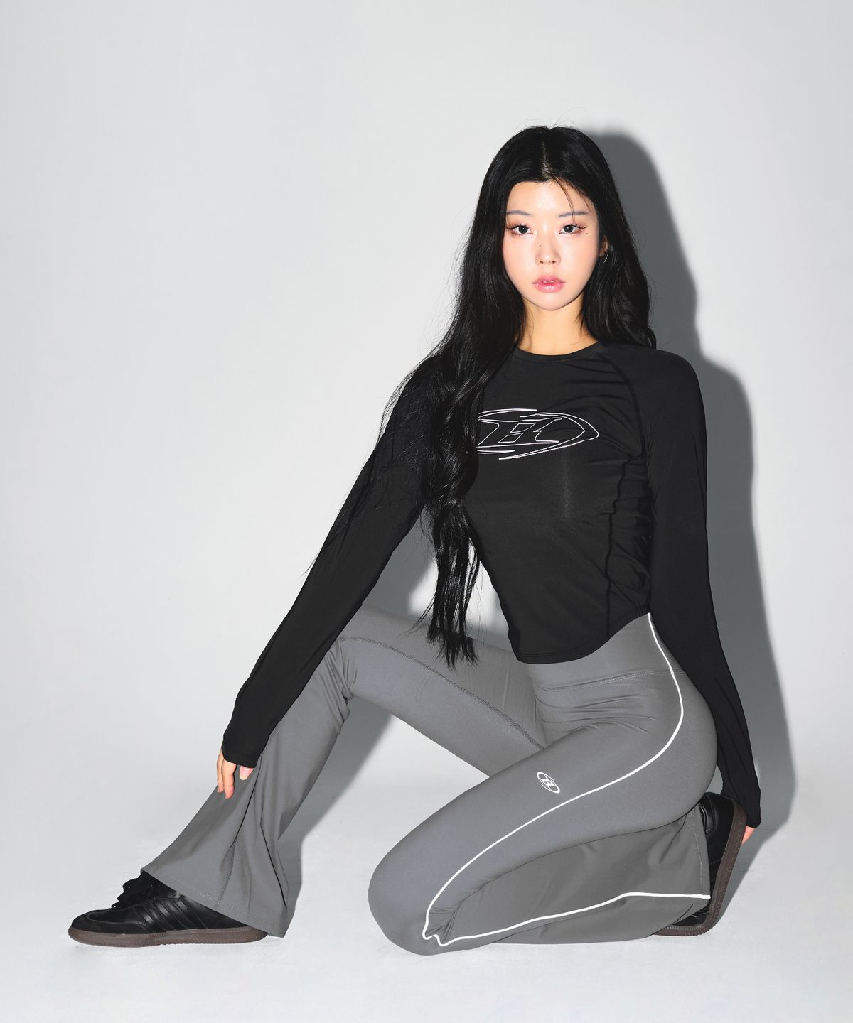 본투윈(BORN TO WIN) W PIPING FLEECE BOOTS CUT LEGGINGS [CHARCOAL]