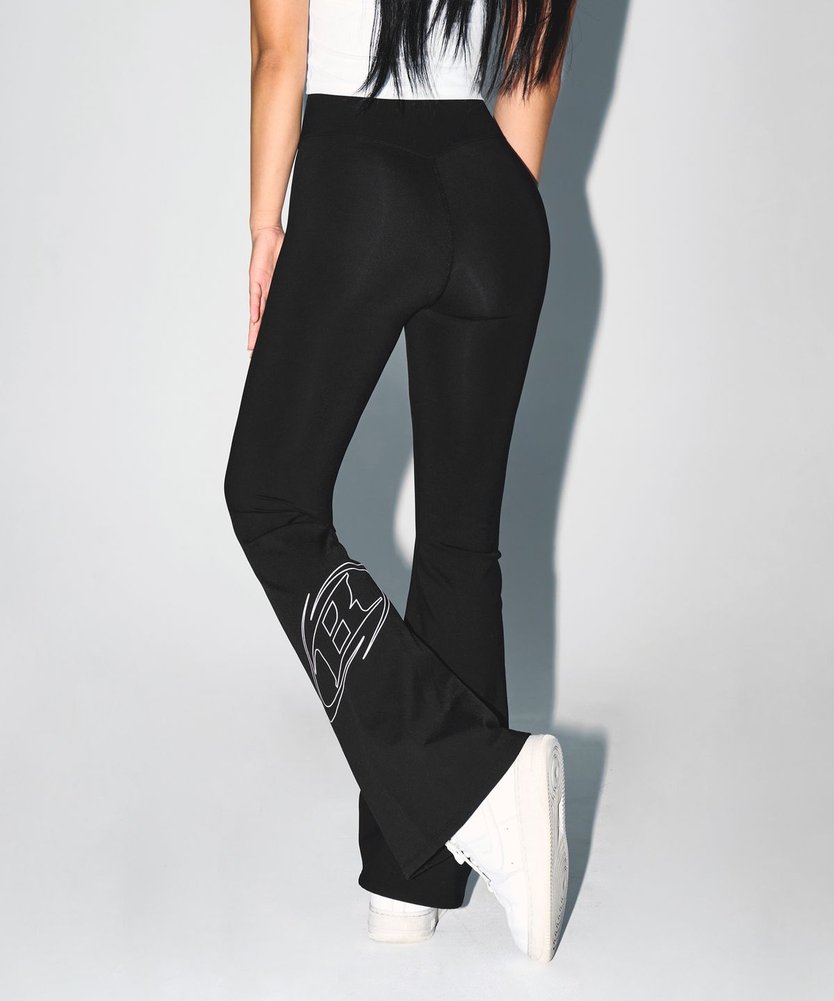 본투윈(BORN TO WIN) W STROKE B FLEECE BOOTS CUT LEGGINGS [BLACK]