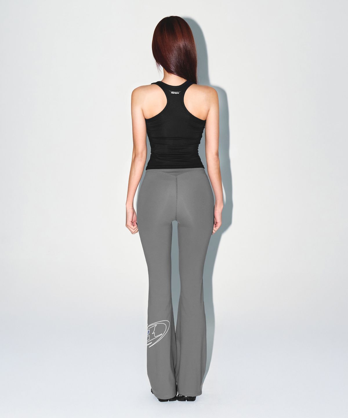 본투윈(BORN TO WIN) W STROKE B FLEECE BOOTS CUT LEGGINGS [CHARCOAL]