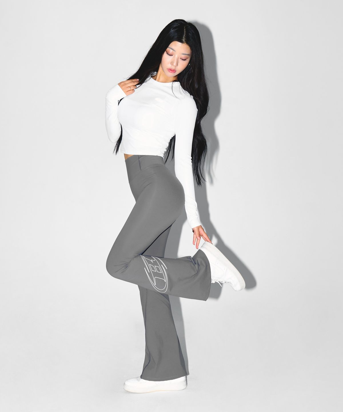 본투윈(BORN TO WIN) W STROKE B FLEECE BOOTS CUT LEGGINGS [CHARCOAL]