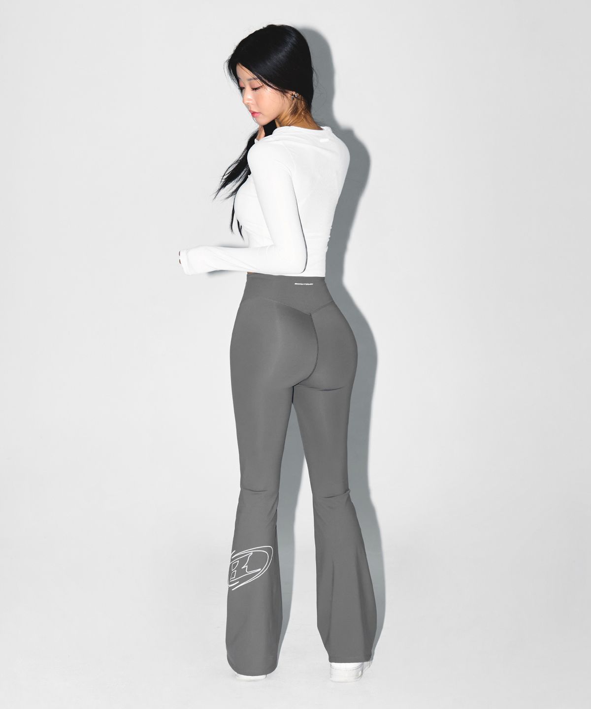 본투윈(BORN TO WIN) W STROKE B FLEECE BOOTS CUT LEGGINGS [CHARCOAL]