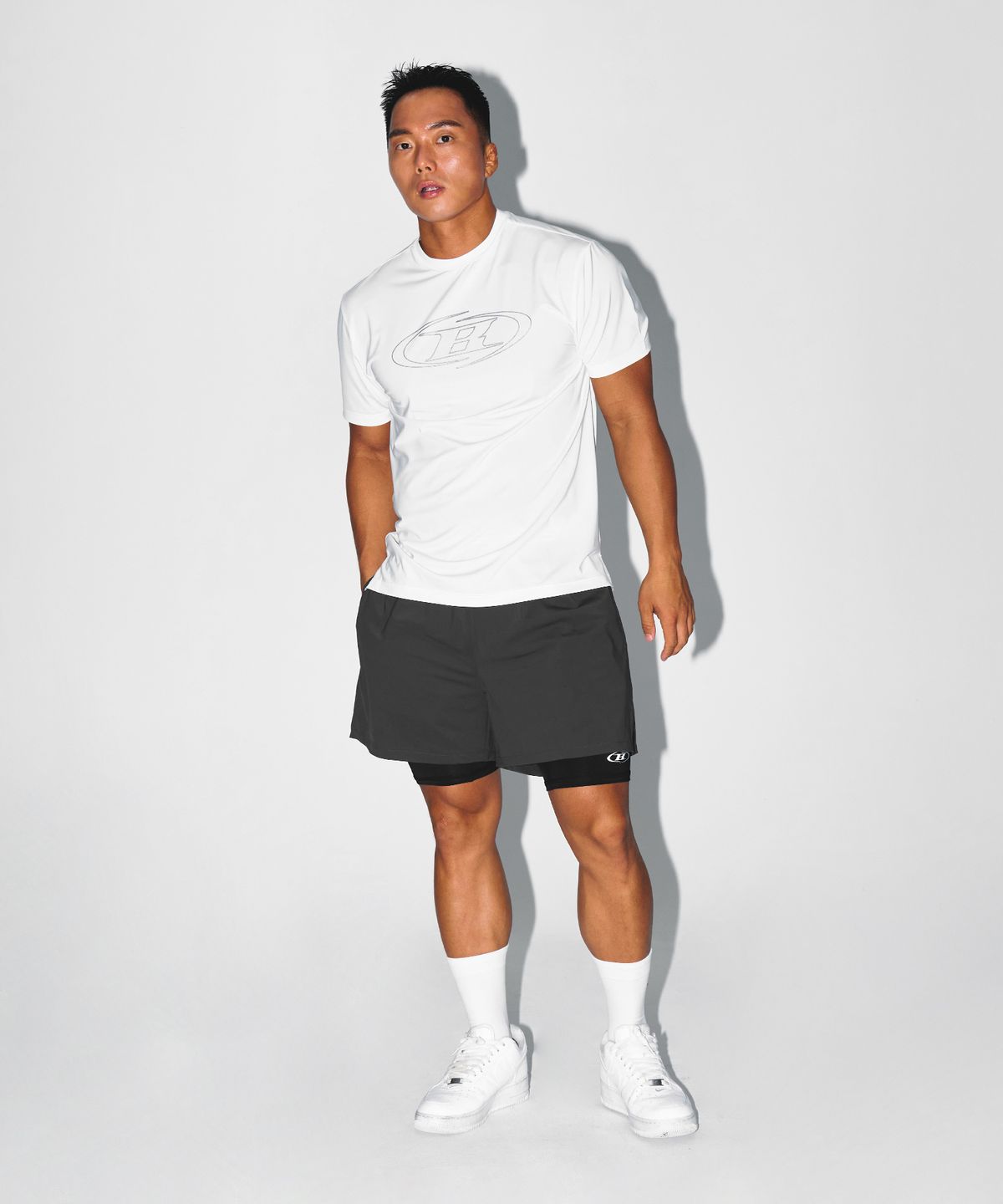 본투윈(BORN TO WIN) BRN OUTBAND 2 IN 1 SQUAT SHORTS [CHARCOAL]