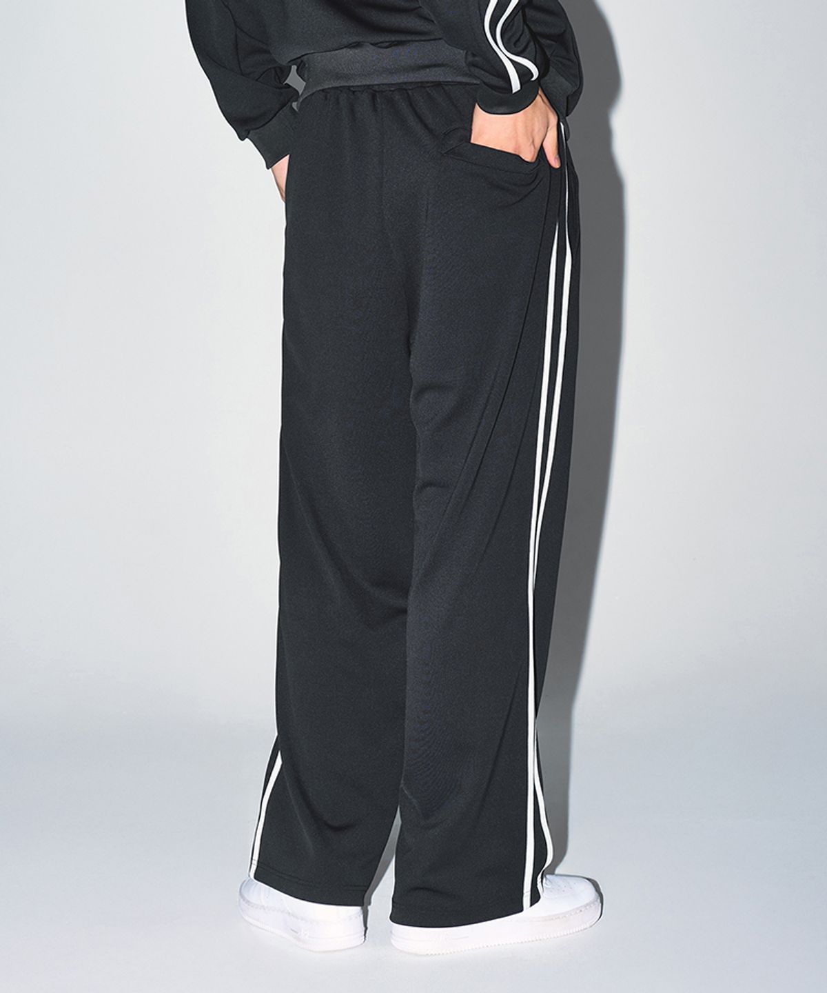 본투윈(BORN TO WIN) CHROME B JERSEY TRACK PANTS [CHARCOAL]