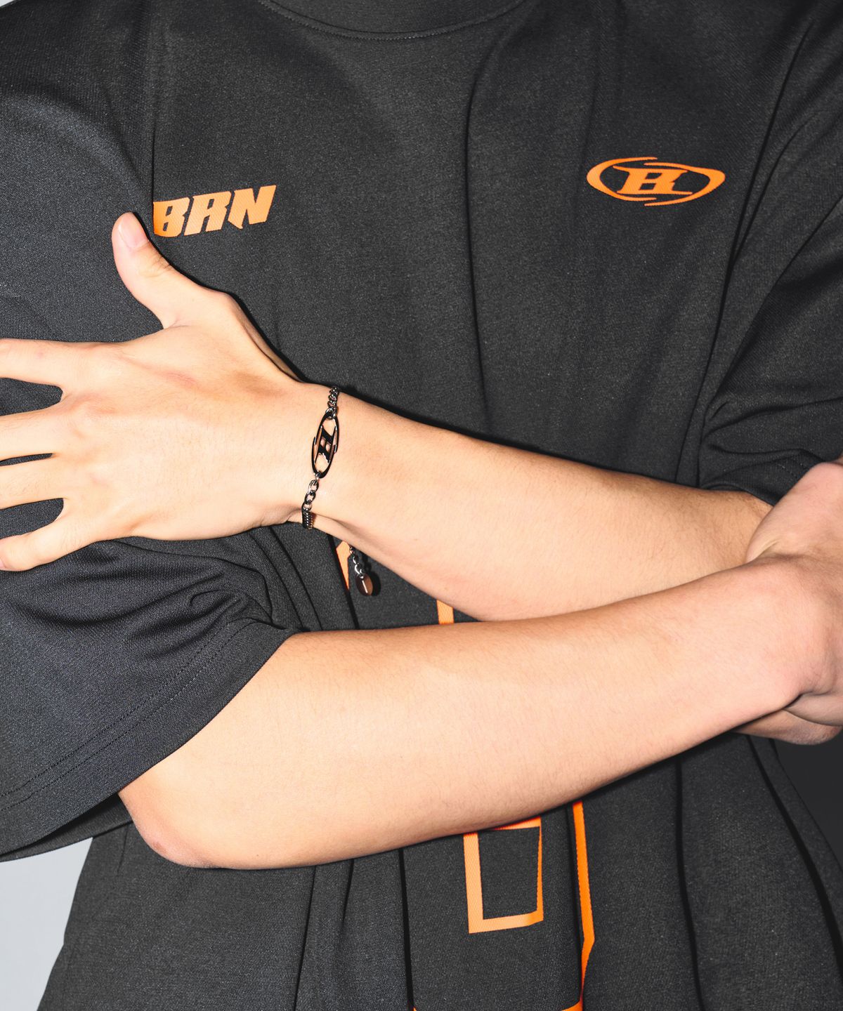 본투윈(BORN TO WIN) SURGICAL STEEL B LOGO BRACELET [SILVER]