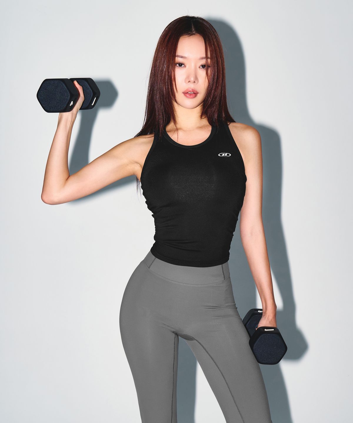 본투윈(BORN TO WIN) W BRN RACER BACK SLEEVELESS [BLACK]